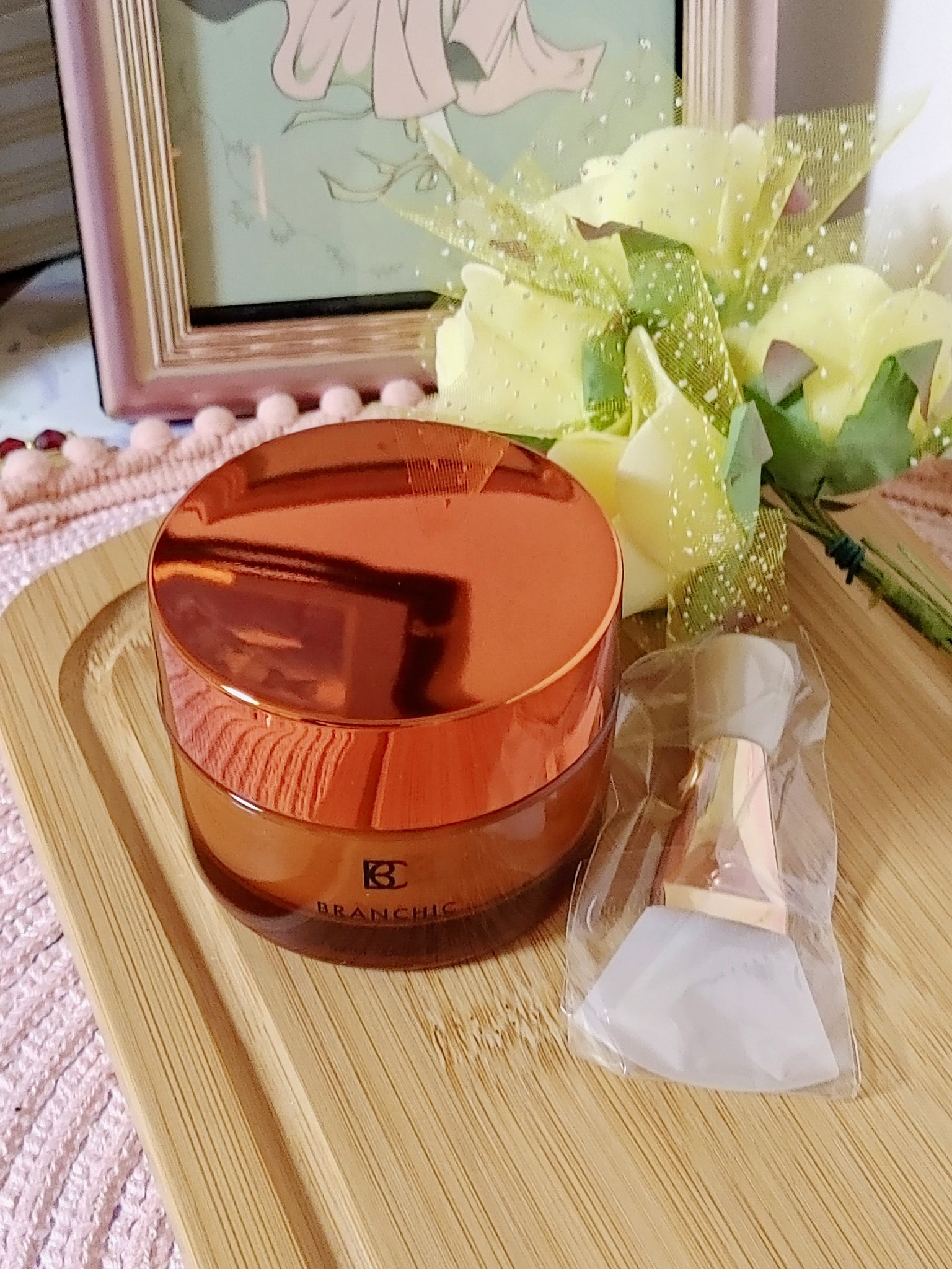 BRANCHIC　スキンマスク

以前の
マイリトルボックスに入っていたアイテムです。

スリーピングマスクとして
使っています。✨

あまりこってりはしていなくて
ベタベタ感もないので
使い勝手は良い感じです。

保湿力とか肌への効果は
