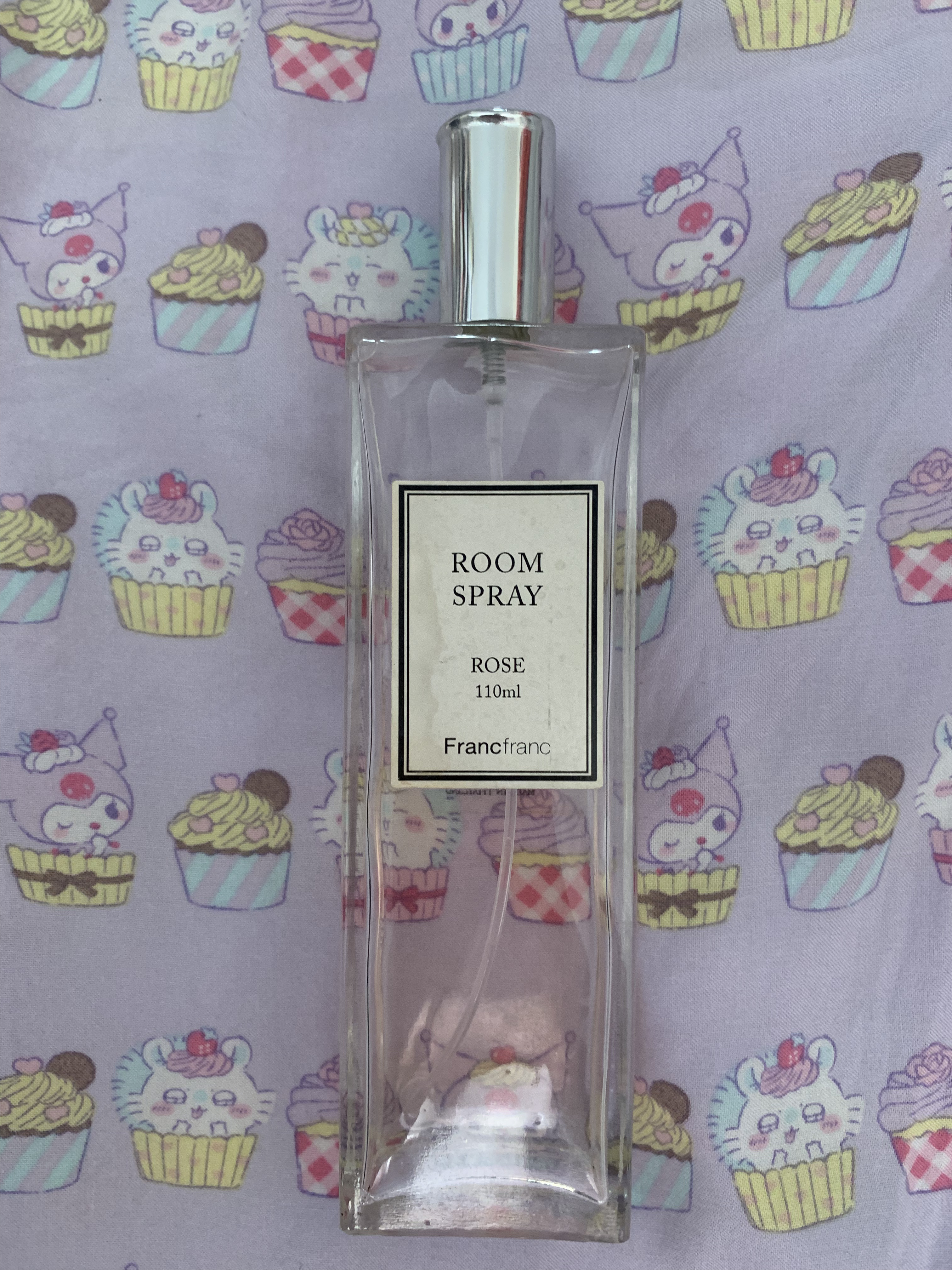 ✼••┈┈••✼••┈┈••✼••┈┈••✼••┈┈••✼
フランフラン
ROOM SPRAY ROSE
✼••┈┈••✼••┈┈••✼••┈┈••✼••┈┈••✼
姉からだいーぶ前にもらった物。
結構たっぷり入っていてなかなかなくならない