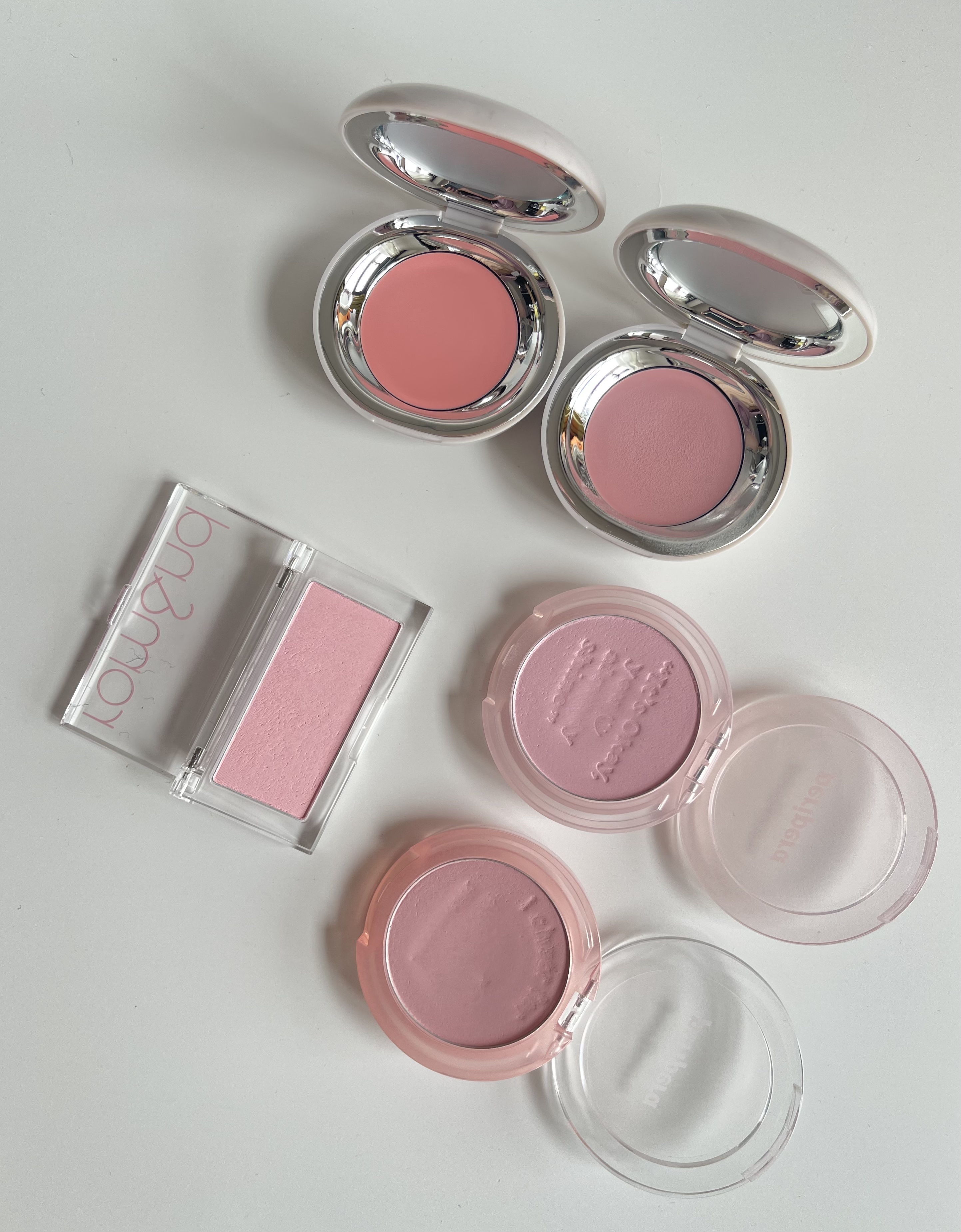 ブルベ夏　チーク愛用品
rom&nd　ベターザンチーク
C02　ブルーベリーチップ
PERIPERA　ピュア ブラッシュド サンシャイン チーク
06　MORNING BLUSH
12　PICNIC PINK
Tooq　SATIN DOHW