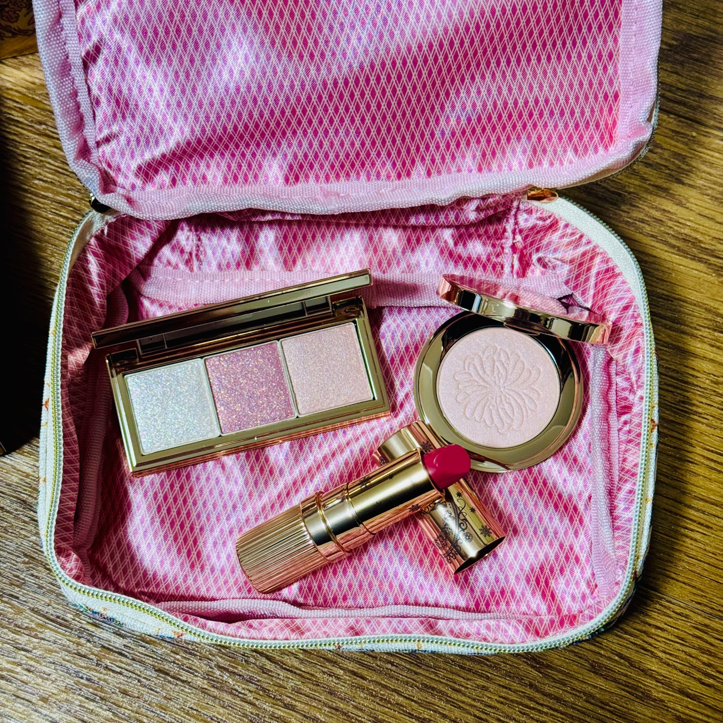 ヒトエのりー on LIPS 「1920年代の煌びやかさを取り込んだ、秋冬のコスメにおける集大..」(3枚目)