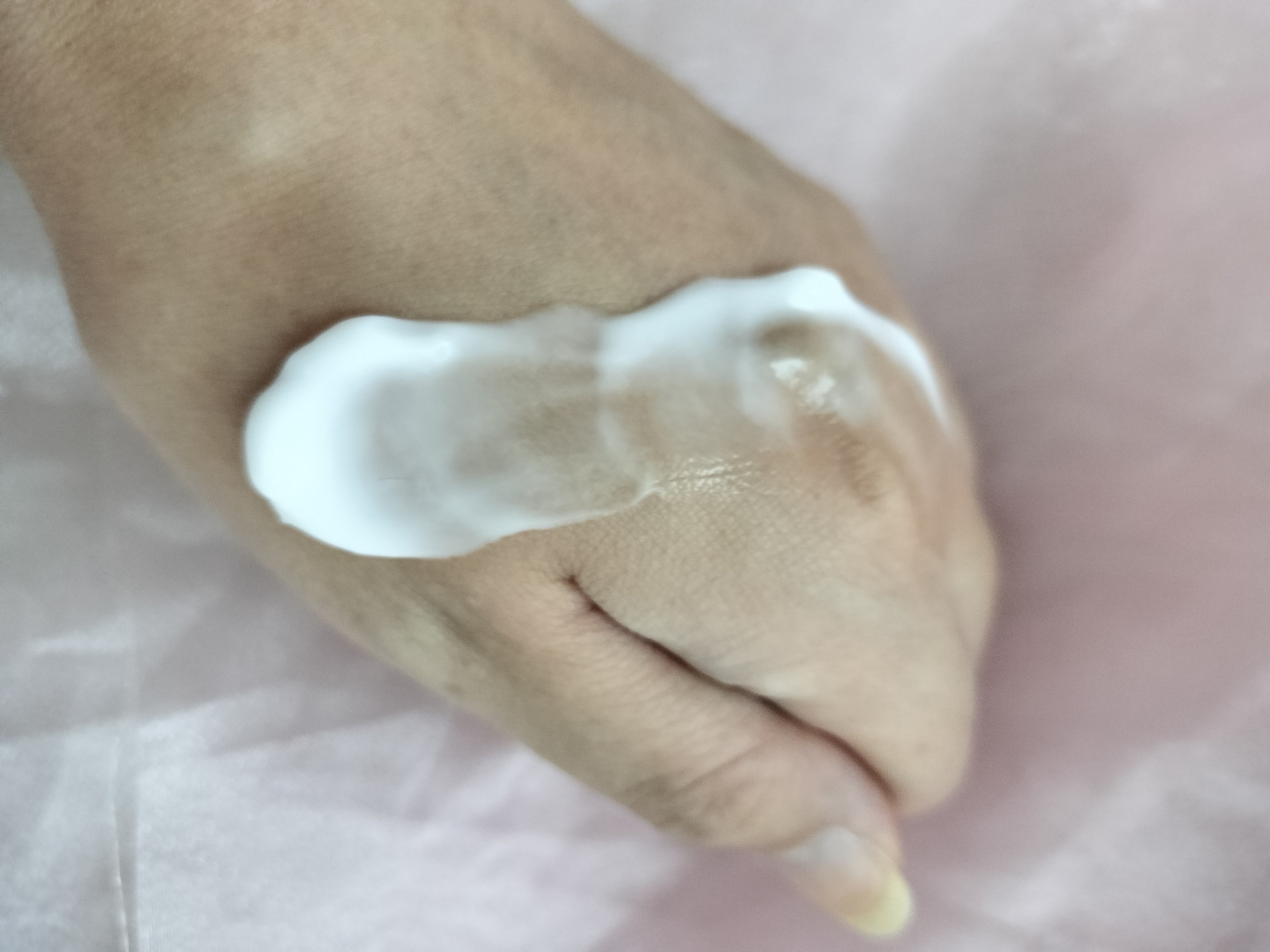 matsukiyo matsukiyo ポリュバリア ボディミルク ブライトニングのクチコミ「マツモトキヨシのPBブランドのボディミルクです。
正直マツキヨブランドに千円以上は高い…とは思.....」（3枚目）