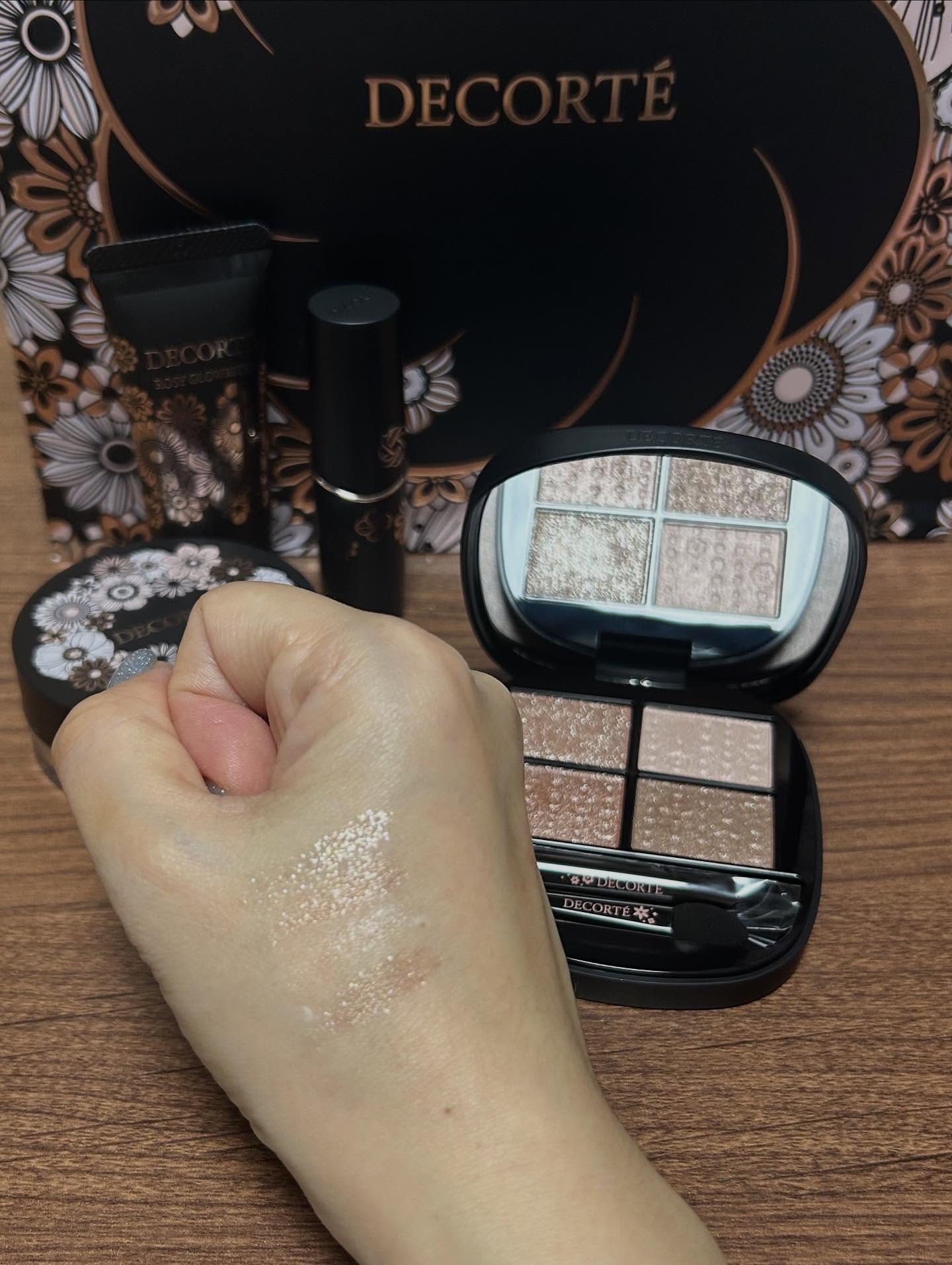 2025年冬新作メイクアップキット】エターナル ブルーム コレクション