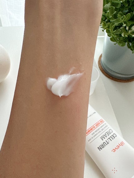 リリーイブ ディセラクリーム+ローラーsetのクチコミ「自宅でエステ級の引き締め&リフティングケアが叶う優秀クリーム⋈∗︎*゚
✼••┈┈┈┈••✼•.....」(3枚目)