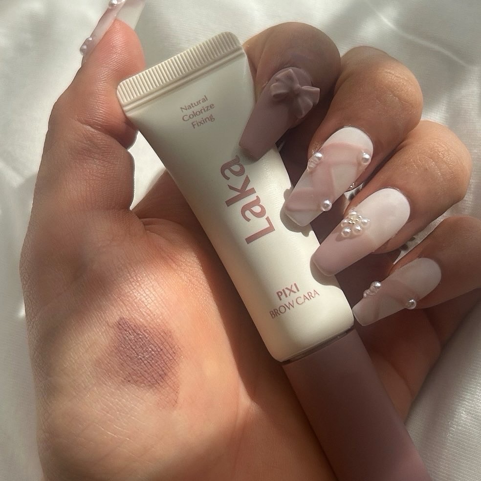 ラカ ピクシーブロウカラ 04 スモーキーピンク/Laka/眉マスカラを使ったクチコミ（2枚目）