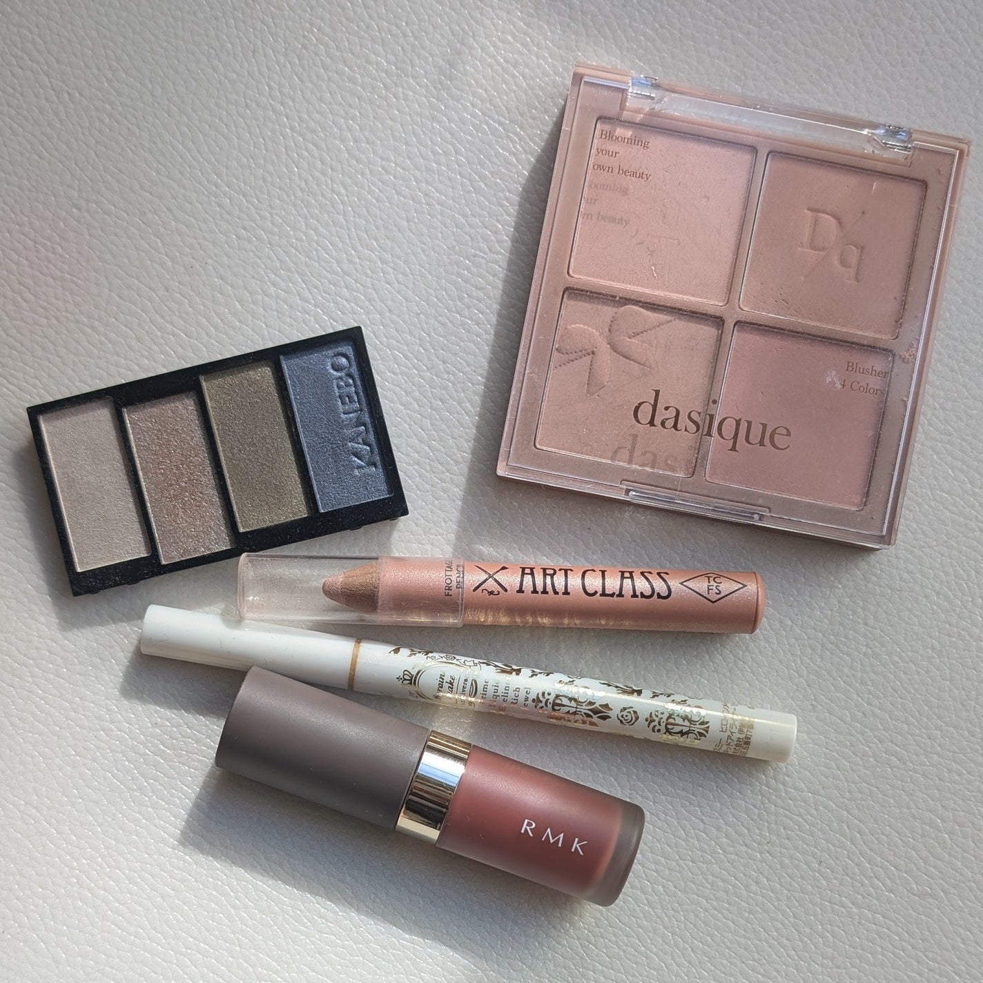 pafu8 on LIPS 「#今日のコスメ#今日のメイクこんにちは💚淡いカーキメイクヒロイ..」(1枚目)