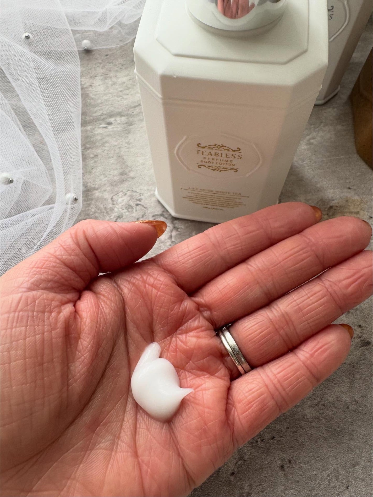 パフュームボディローション リリィムスクホワイトティー/TEABLESS/ボディローションを使ったクチコミ(5枚目)