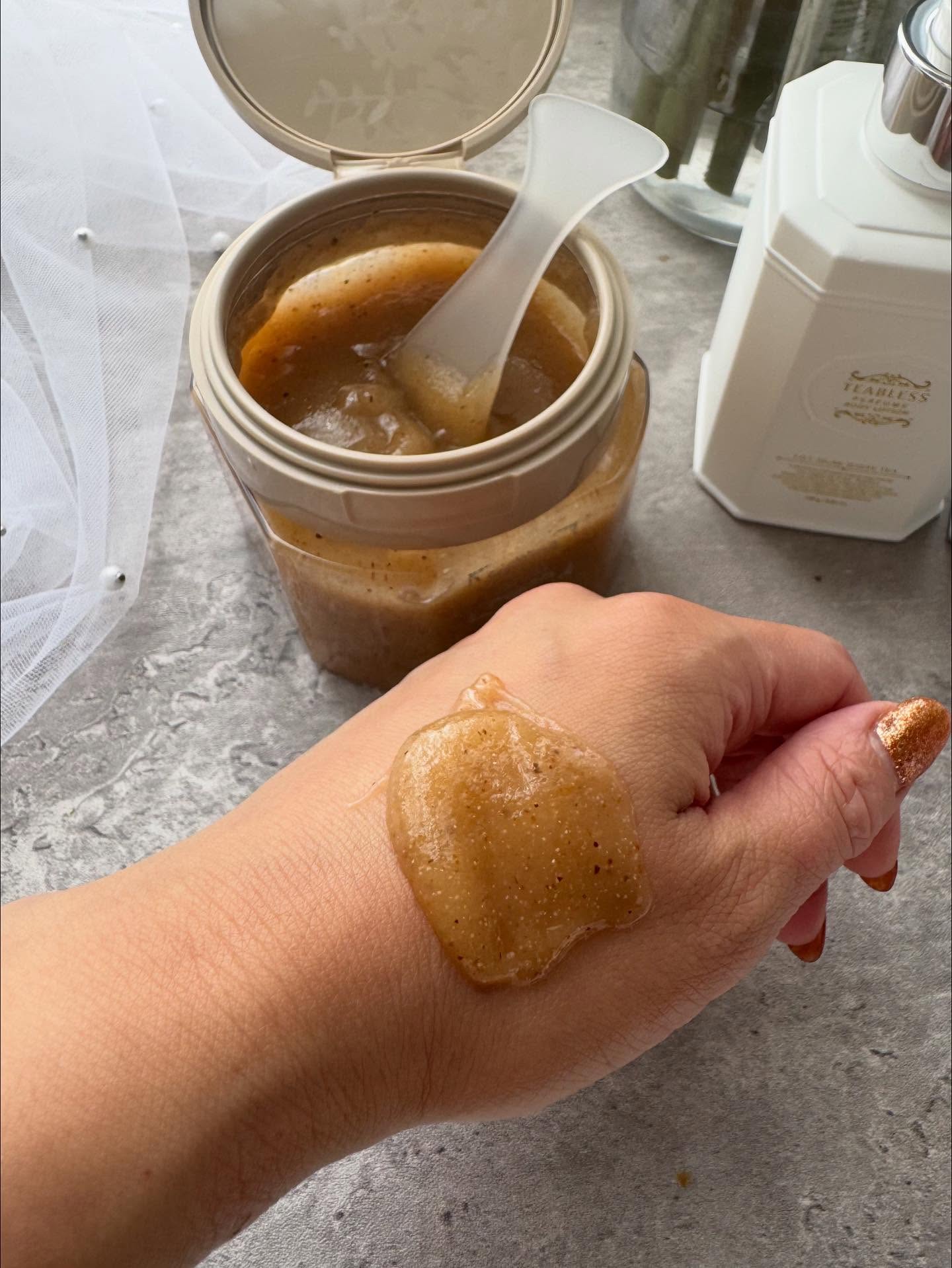 パフュームボディローション リリィムスクホワイトティー/TEABLESS/ボディローションを使ったクチコミ（3枚目）