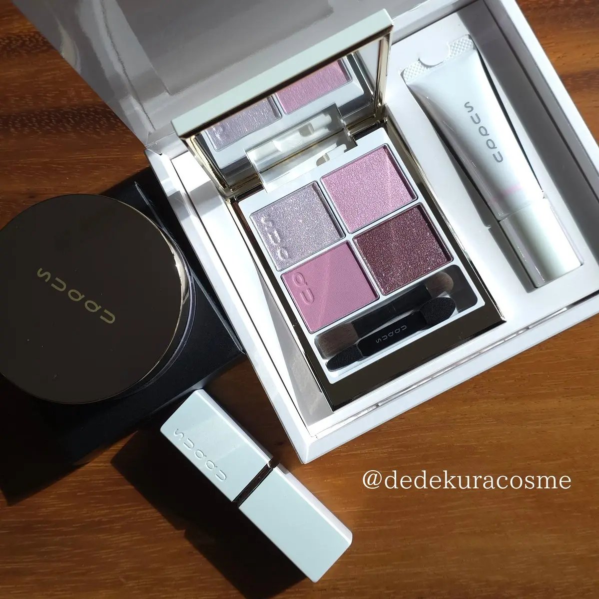 SUQQUのコフレ引き取ってきたよー👏🏻💗ピンクで可愛い！！買う予定なかった白ケースと既存リップ買ったらザルースパウダーのミニサイズいただけたの嬉しい🪄

#SUQQU #モイスチャーグレイズリップスティック #花朧 #HANAOB