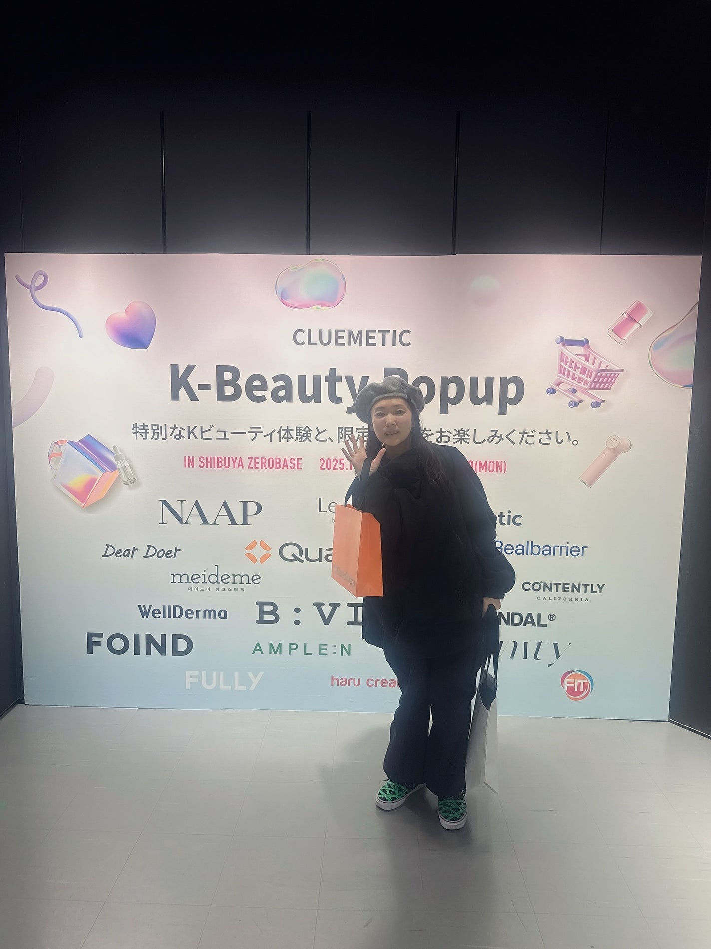 しのち☀️ on LIPS 「皆さま〜渋谷の駅近で新しいコスメに出会いたい人手をあげて〜K-..」(1枚目)