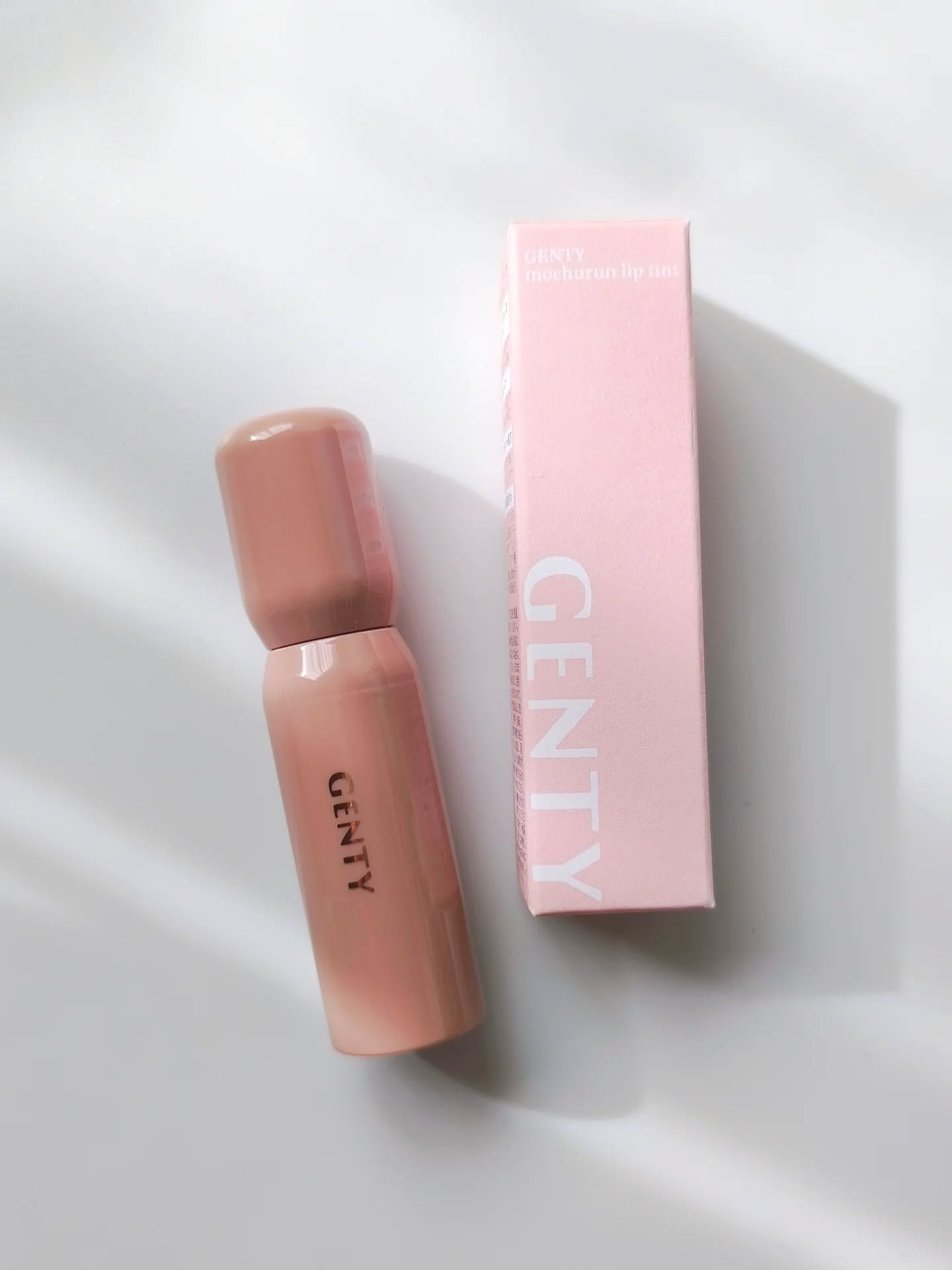 ▫GENTY モチュルンリップティント
006m ラテコーラル

すーっとなめらかにのびて、ツヤと潤いをしっかり感じるリップ
ラテコーラルは、落ち着いたピンクベージュで、どんなメイクにもなじみやすいカラー
色持ちがよく、時間が経っても乾燥し