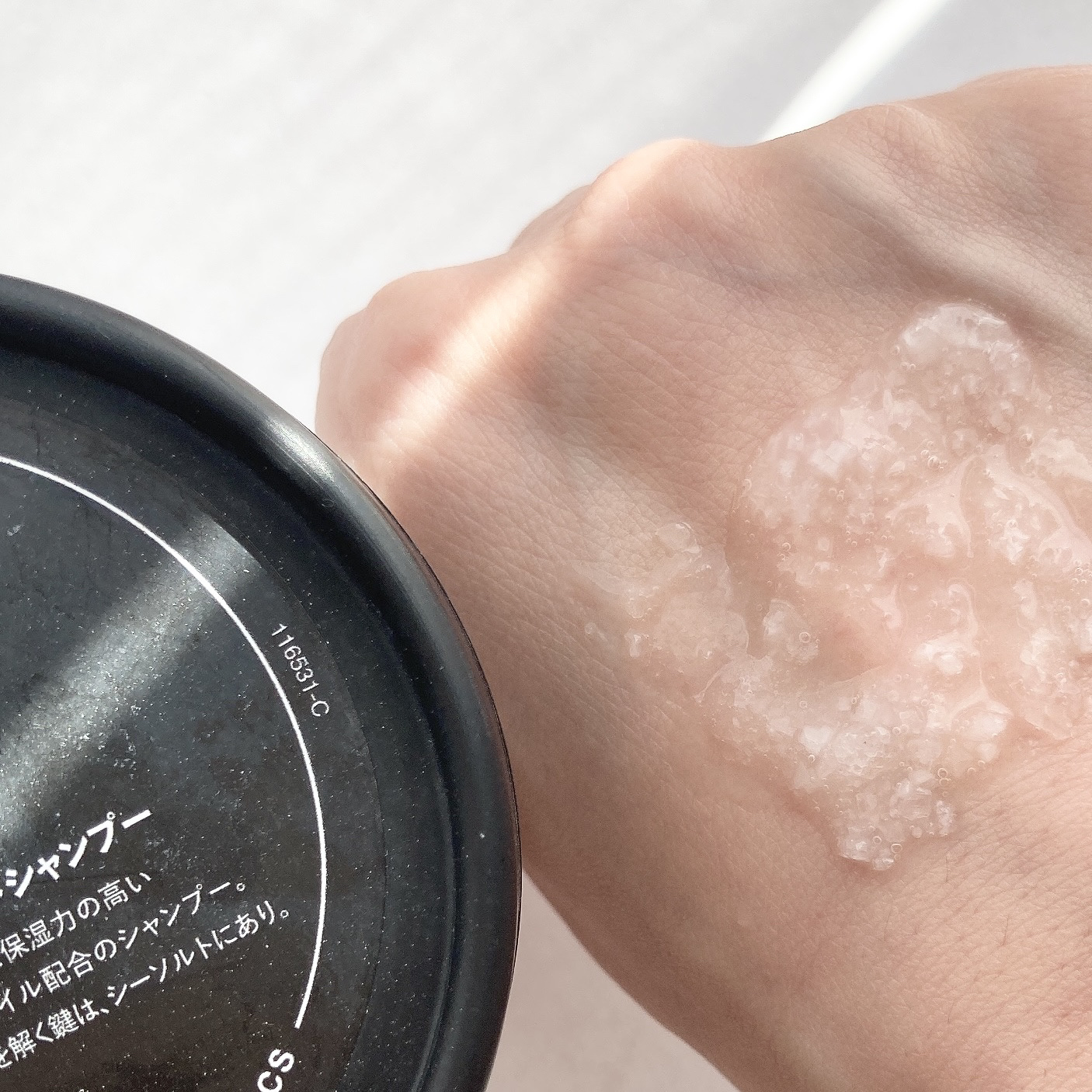 ラッシュ ビッグのクチコミ「#コスメ購入品

#LUSH
ビッグ

これも大好きなシャンプー。

大粒でジャリジャリなソル.....」（2枚目）