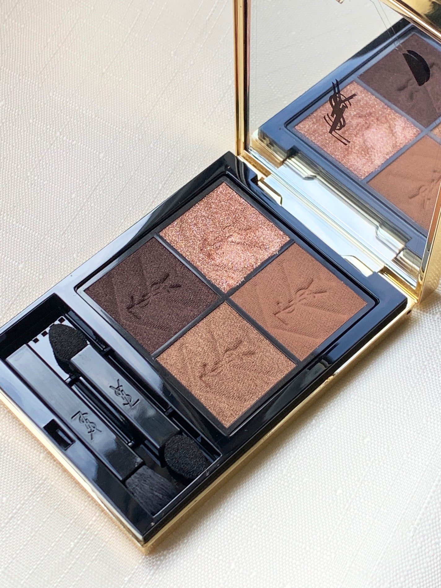 クチュール ミニ クラッチ/YVES SAINT LAURENT BEAUTE/アイシャドウパレットを使ったクチコミ(3枚目)