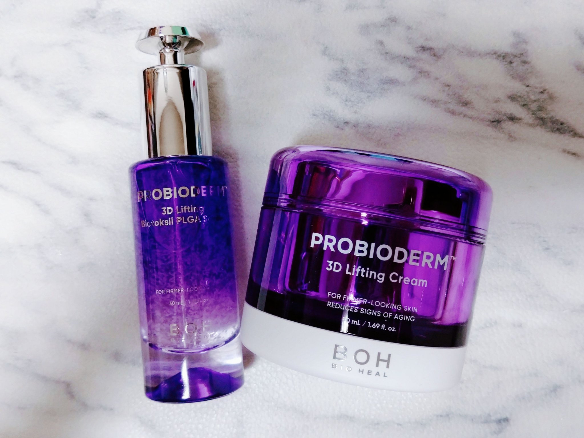 ・BIOHEAL BOH　プロバイオダーム™ 3Dリフティング バイオトクシルPLGAセラム。

✓お肌にハリや弾力を与え、引き締まった肌印象を与えることで知られる「PLGA*2」を贅沢配合。
✓美容液の中でふわりと舞うカプセル約1000個