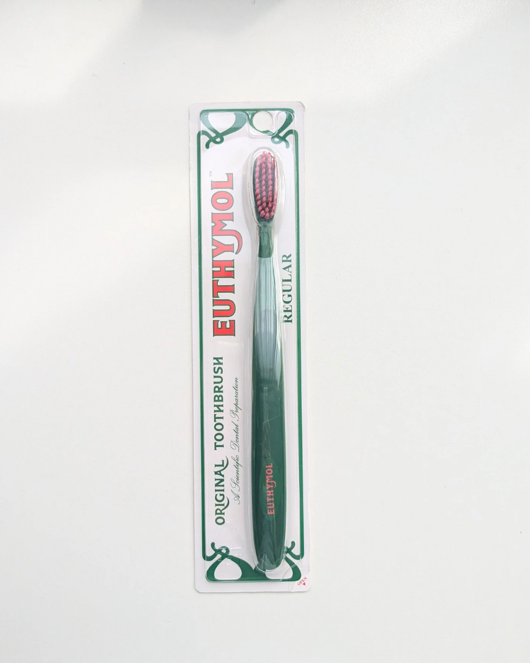 EUTHYMOL レギュラー歯ブラシのクチコミ「レトロかわいいデザインで毎日の歯磨きが楽しくなる🩷
【商品】
EUTHYMOLのレギュラー歯ブ.....」（2枚目）