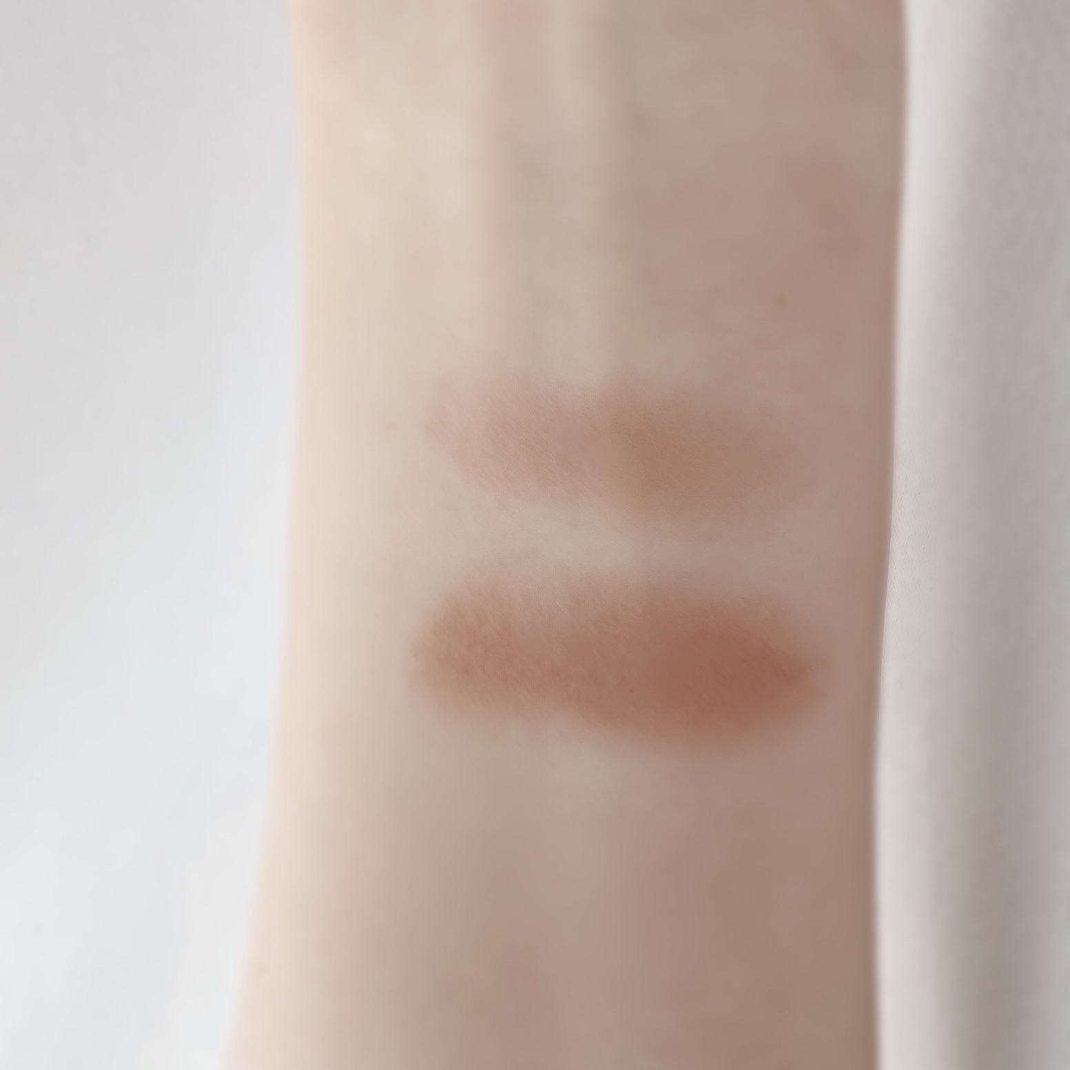 トーン ペタル フロート アイズ/to/one/単色アイシャドウを使ったクチコミ（2枚目）