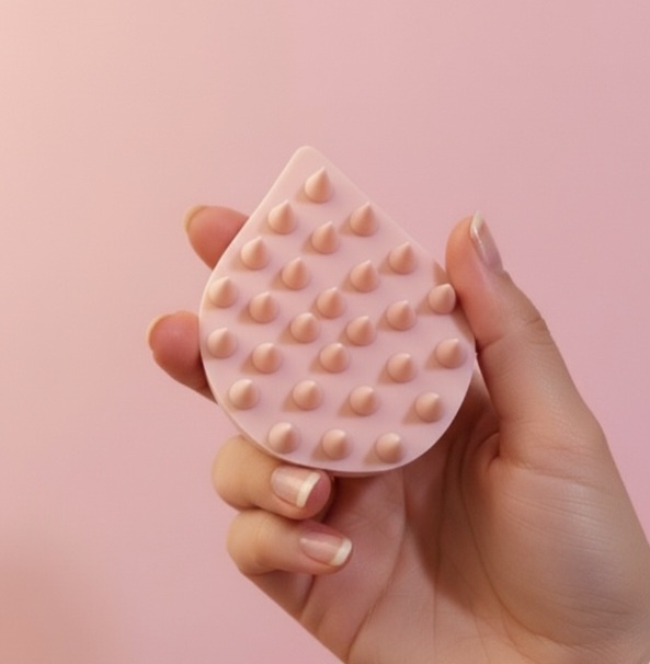 エトヴォス リラクシングマッサージブラシのクチコミ「ETVOS
リラクシングマッサージブラシ
マットピンク

皮脂詰まりと頭皮全体をケアするブラシ.....」（2枚目）