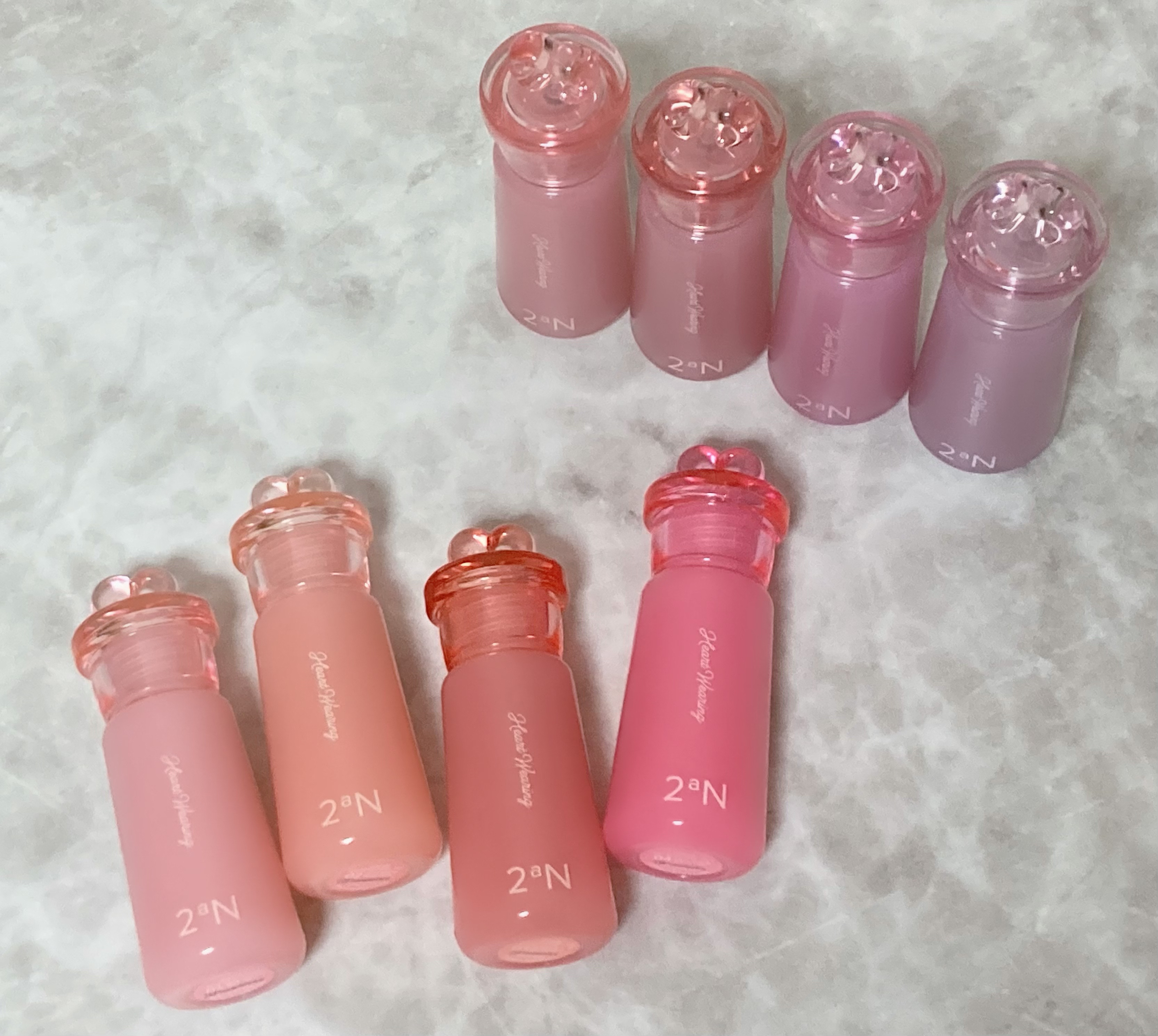 チークの名店2aNより10月29日新登場❣️
ハートウェアリングリキッドチーク

韓国アイドルの様なツヤっとほっぺが作れちゃうリキッドチーク⭐️
ツヤの秘密は50%の水分エッセンス15%のグロッシーオイルの理想的な比率❗️

私は高めの位置