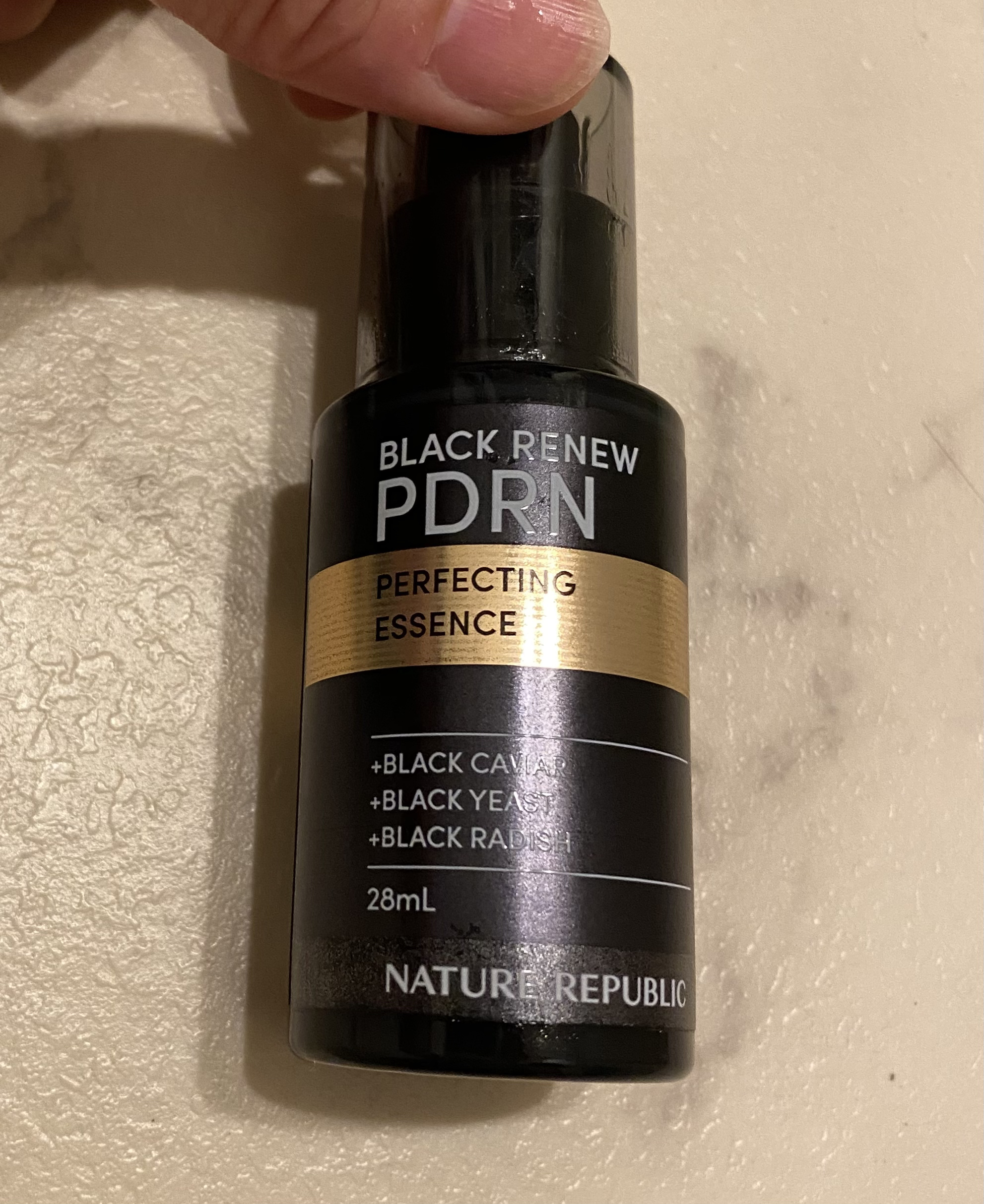 ⭐️ネイチャーリパブリック　ブラックPDRN 美容液

使い切り。
ベタつかないPDRN美容液で、使いやすかったですが、効果はあんまり感じなかった。他の美容液と重ね使いしても、干渉する感じがないのは良かった。

#PDRN  #冬本番に向け