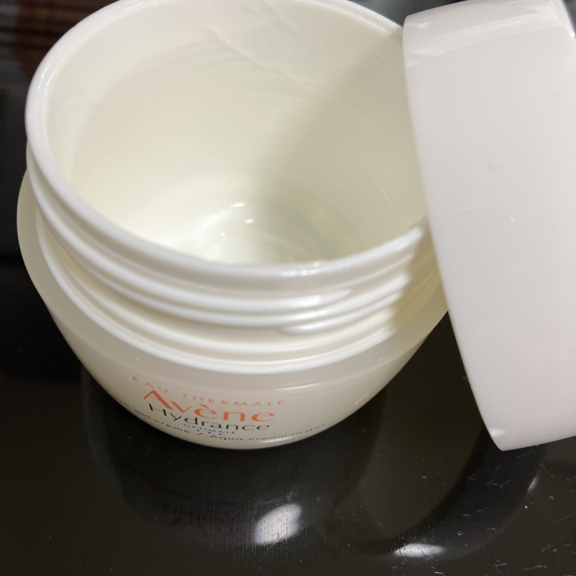 #使い切り

アベンヌ
  ミルキージェル


一時期、普段使いのスキンケアが
合わなくなることがあって、、、

そんな時のレスキューアイテムとして
アベンヌを使っていました！！

ちょっと高かったけど
メンタル的にも支えになってくれて(笑