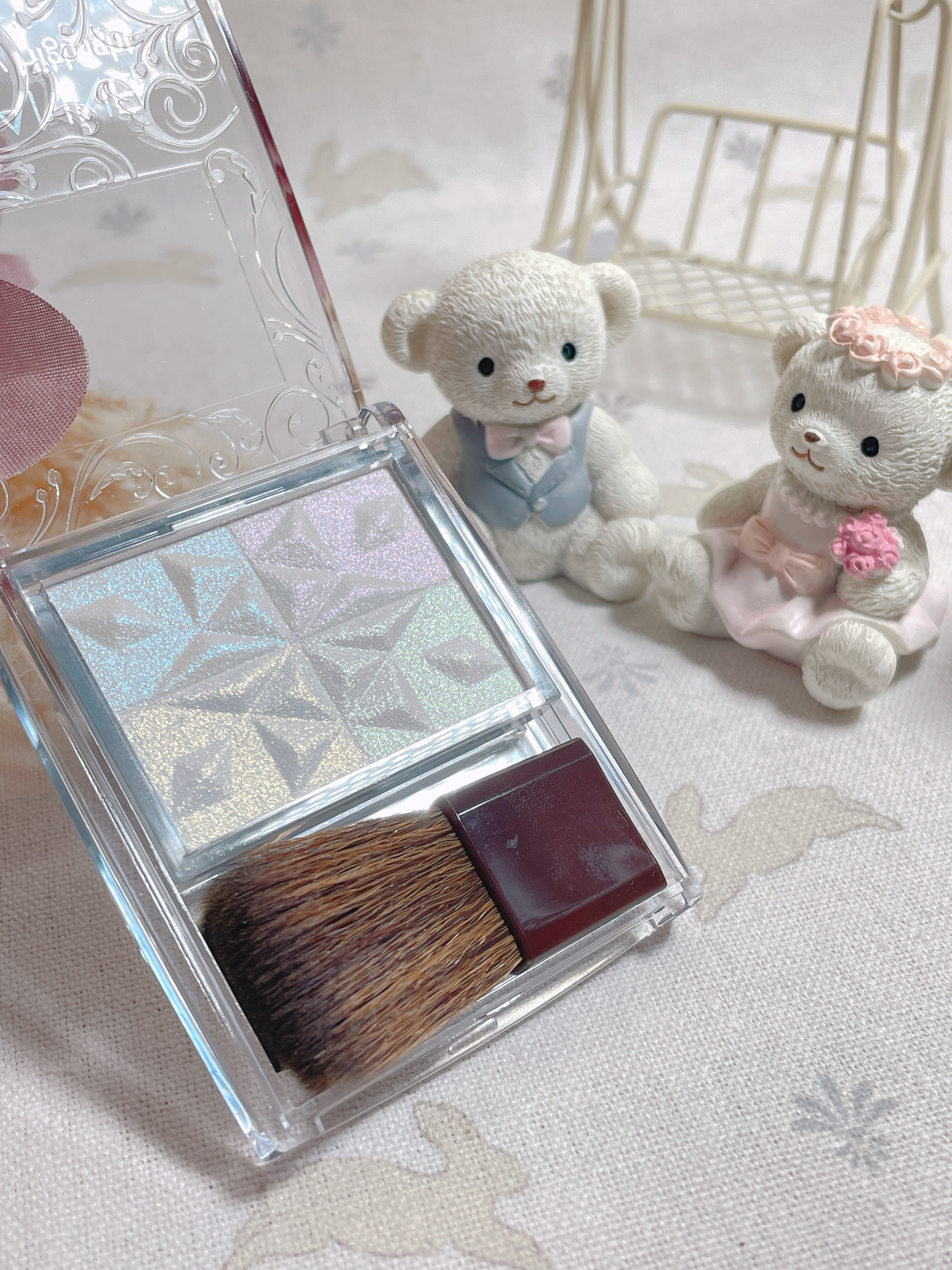 諦めていた今年のホリデー限定色⸜❄️⸝
運良く手にすることができました😆💕

単色使いでも、4食混ぜてもキラキラ✨️
個人的には混ぜた方が色んな色味を楽しめて好きです🌈💕



#CEZANNE
#パールグロウハイライトSP3
