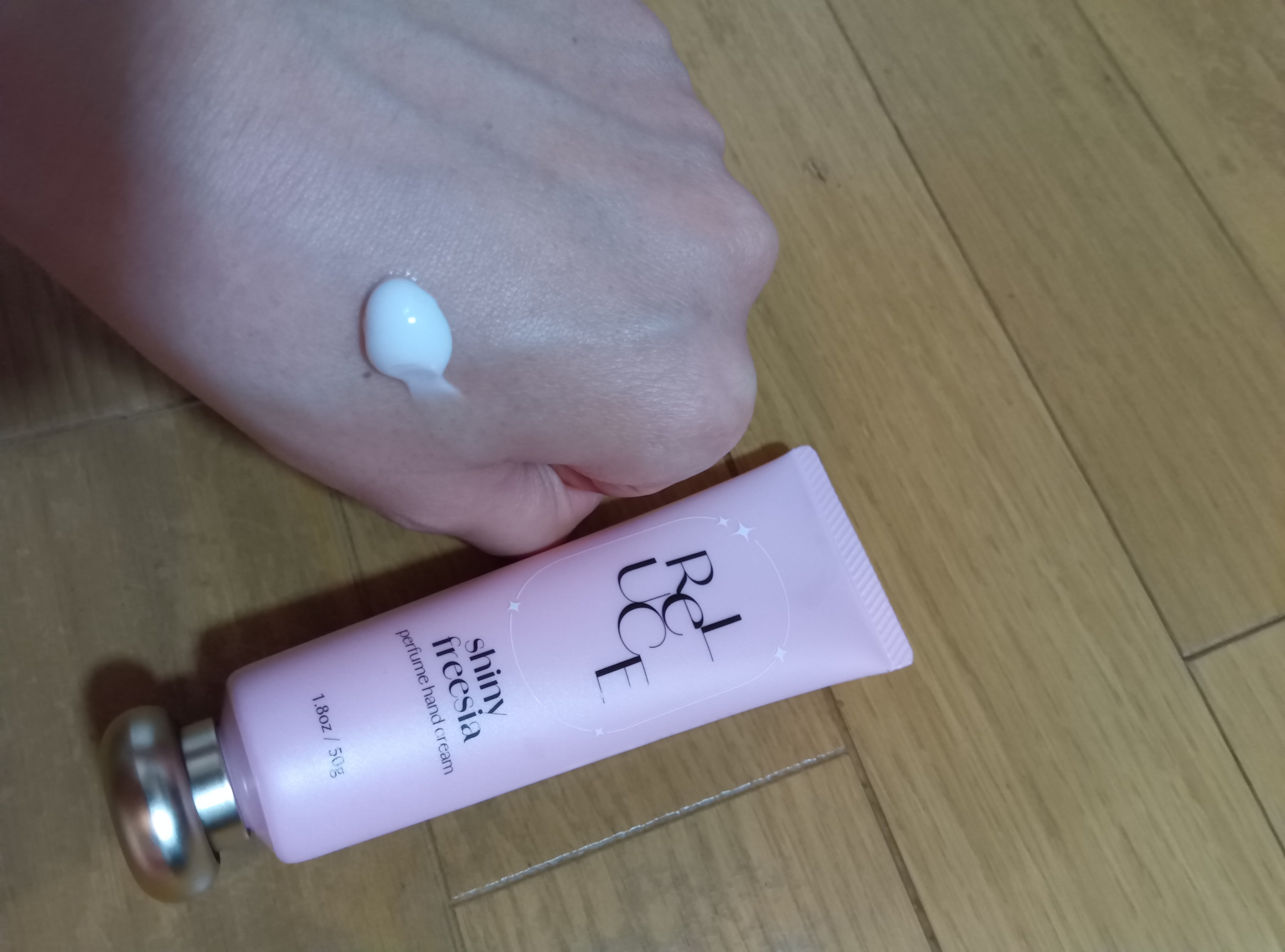 パフュームハンドクリーム　シャイニーフリージア/ReLUCE/ハンドクリームを使ったクチコミ（2枚目）