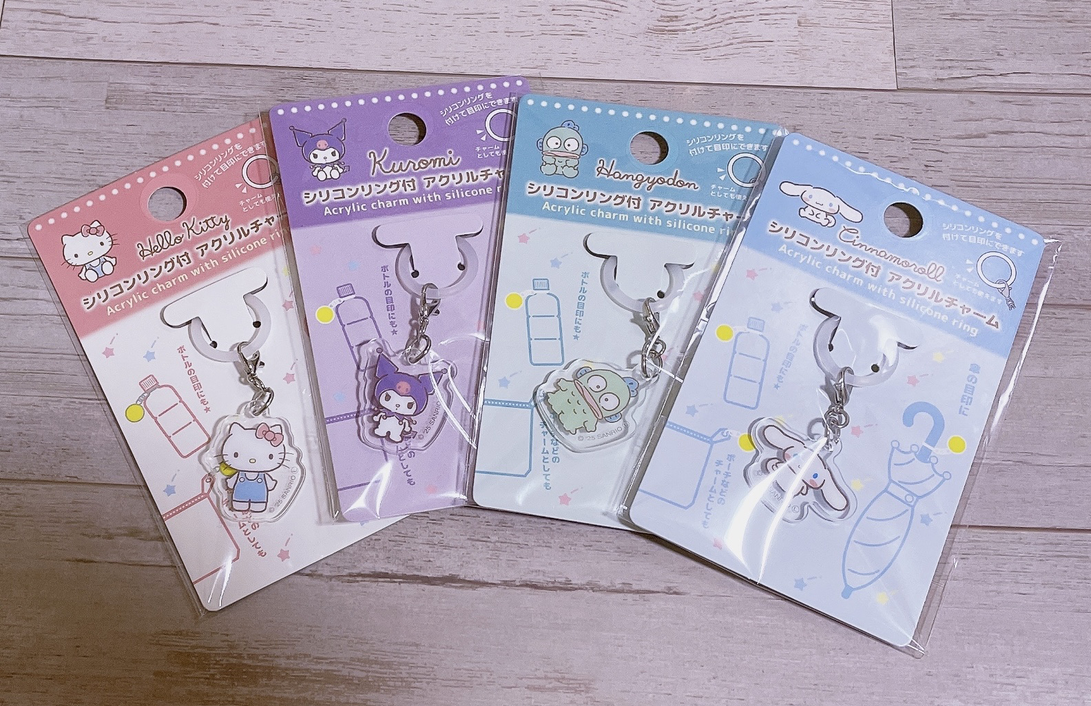 キャンドゥ
シリコンリング付きアクリルチャーム


☑︎ハローキティ
☑︎クロミ
☑︎ハンギョドン
☑︎シナモロール


傘やペットボトルなど、
目印になる可愛いアイテム🩷



私の行ったキャンドゥには、
この4種類しか無かったけど、
