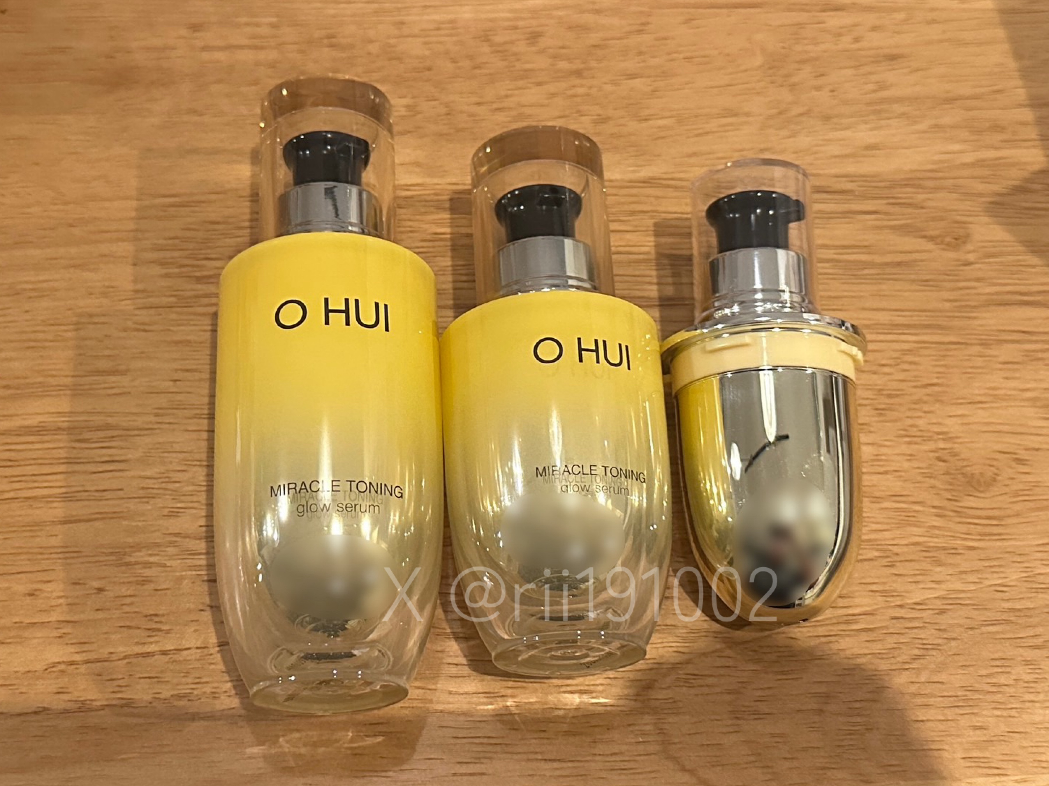 オフィのミラクルトーニングの美容液

左が50ml(未使用)、真ん中が20ml(使用中)
右が20ml付け替え(今週届いたもの)

20mlの付け替えは50mlの方ホルダーにも付け替え可能🙆‍♀️(直径のサイズは同じ)

ただ容量の違いか