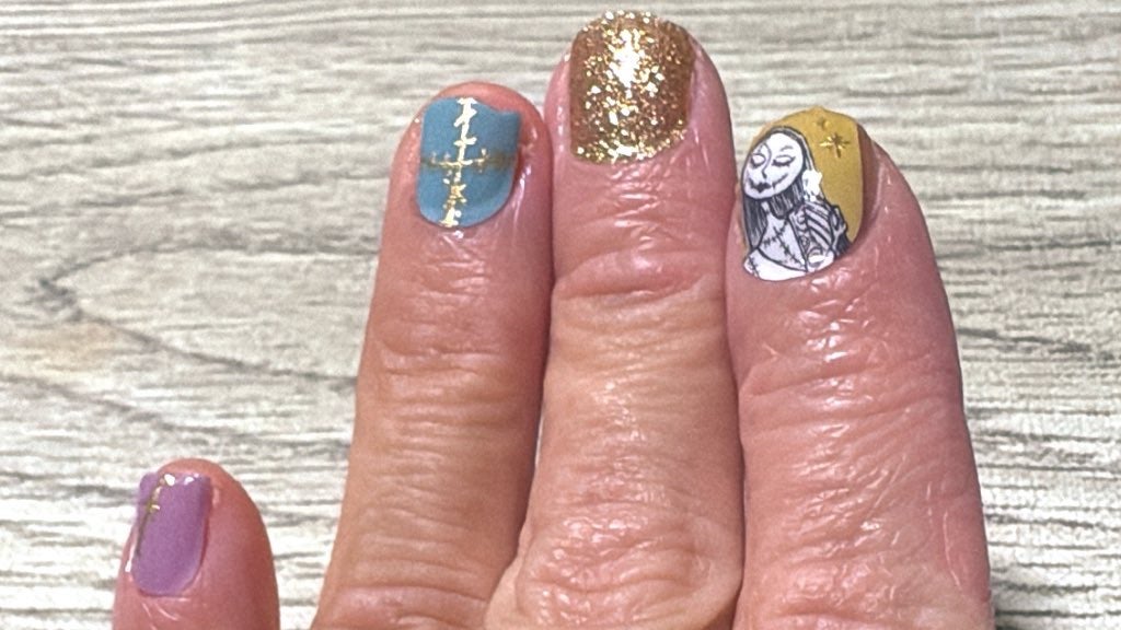 ようこ on LIPS 「ディズニー行った時につけたネイルシール💅とお土産に購入したフェ..」(3枚目)