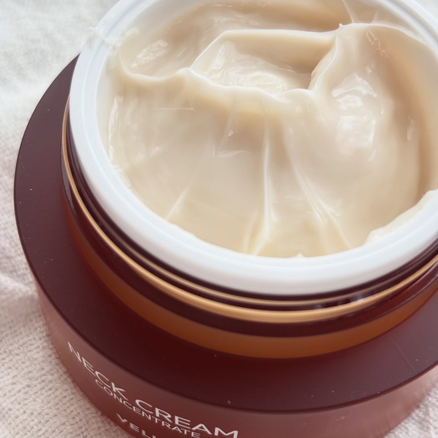 ベラ アルティメットエージ ネッククリーム/VELLA/フェイスクリームを使ったクチコミ（2枚目）