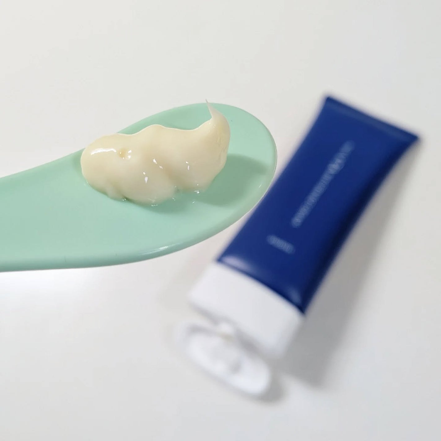 葉山はなび on LIPS 「プラスキレイプラスVTAホワイトニングクリーム💙使うたびにお肌..」(2枚目)