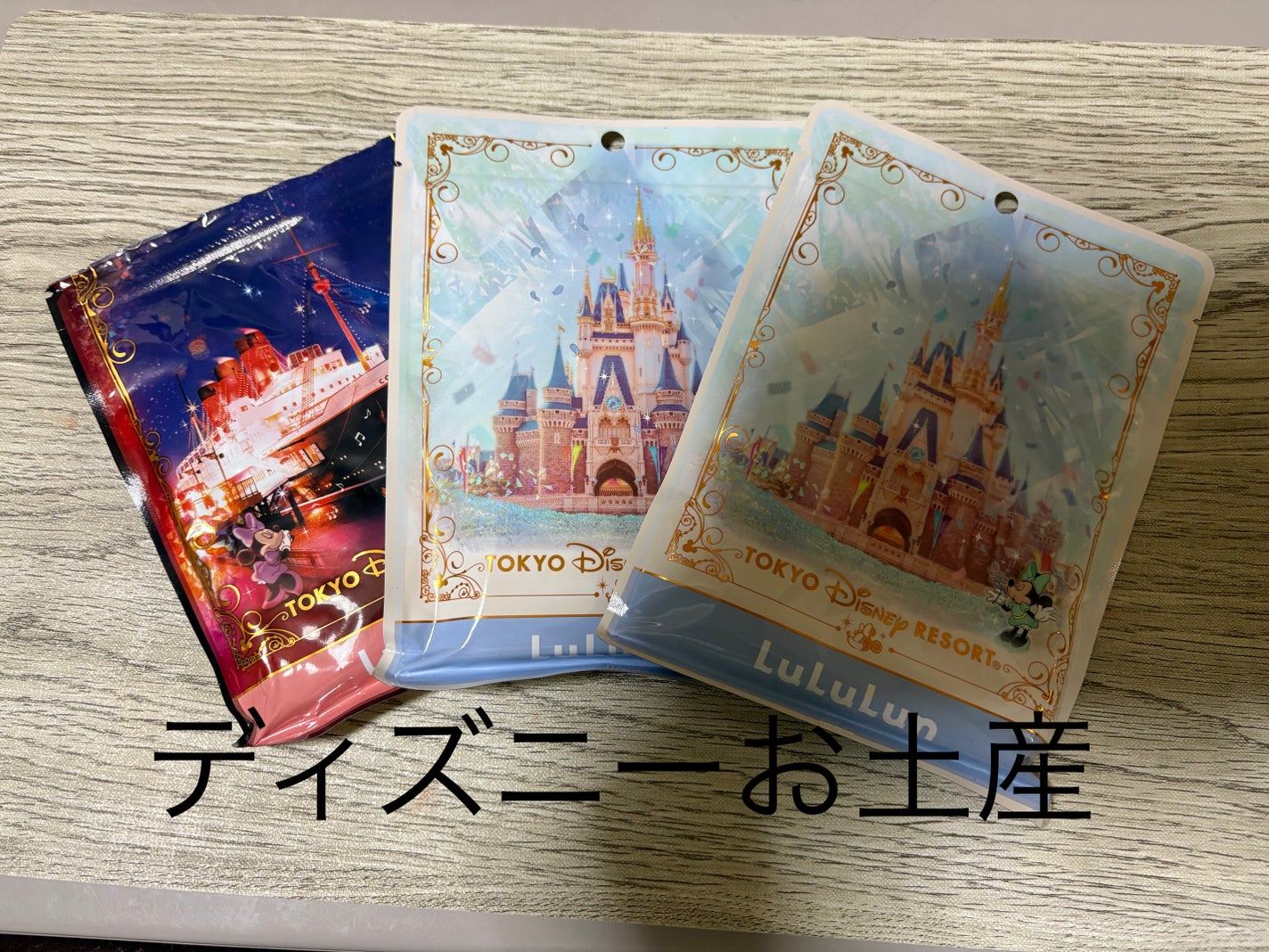 ようこ on LIPS 「ディズニー行った時につけたネイルシール💅とお土産に購入したフェ..」(4枚目)