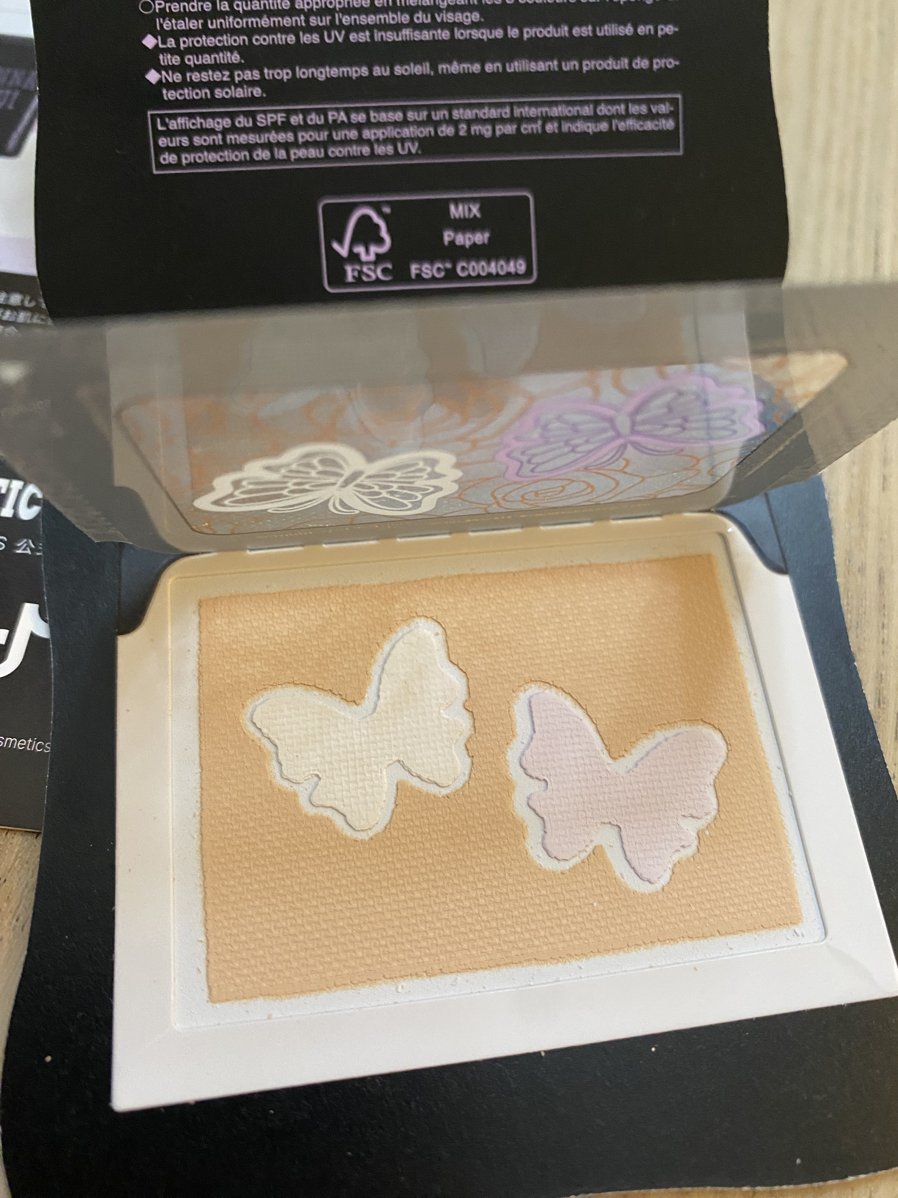 ANNA SUI ローズ パウダー ファンデーションのクチコミ「@コスメでサンプルプレゼントで当選しました。

サンプルなのに、この可愛さがたまりません。

.....」（2枚目）