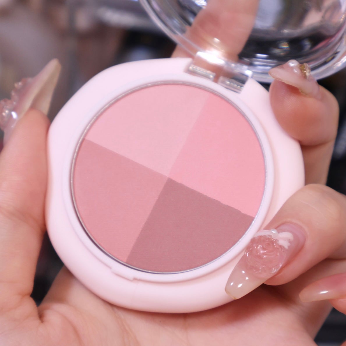 マルチクアッドシャドウ/dasique/パウダーアイシャドウを使ったクチコミ(1枚目)