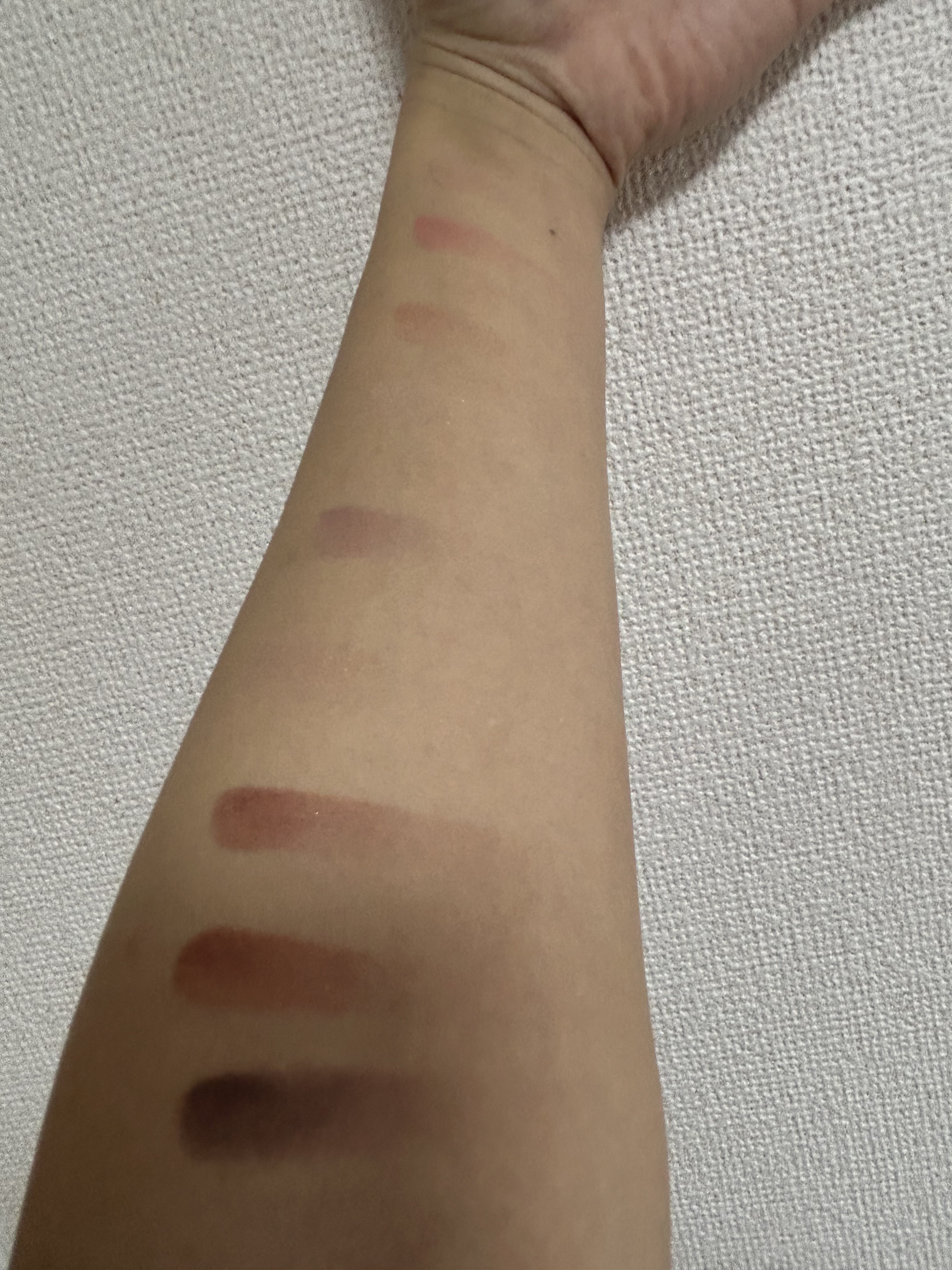 jill leen. 9色アイシャドウパレットのクチコミ「jill leen.9色アイシャドウパレット
メインカラーのような奇抜な色が多いからこれ一つで.....」（2枚目）