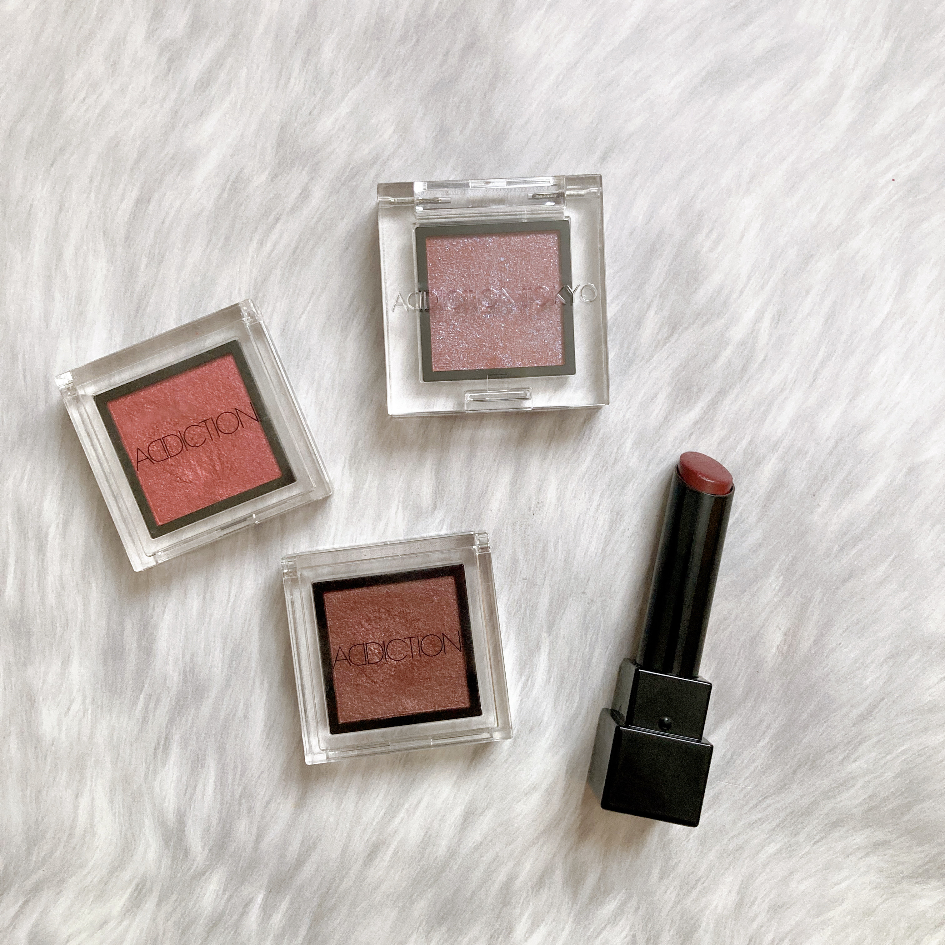 ADDICTIONで華やかメイク💐✨

久しぶりにADDICTIONの単色アイシャドウ使いたくなったので、3色使ってメイクしました✨

アイメイクは
・"005PR Just Gifted"をまぶた全体と涙袋
・"85 Shanghai 