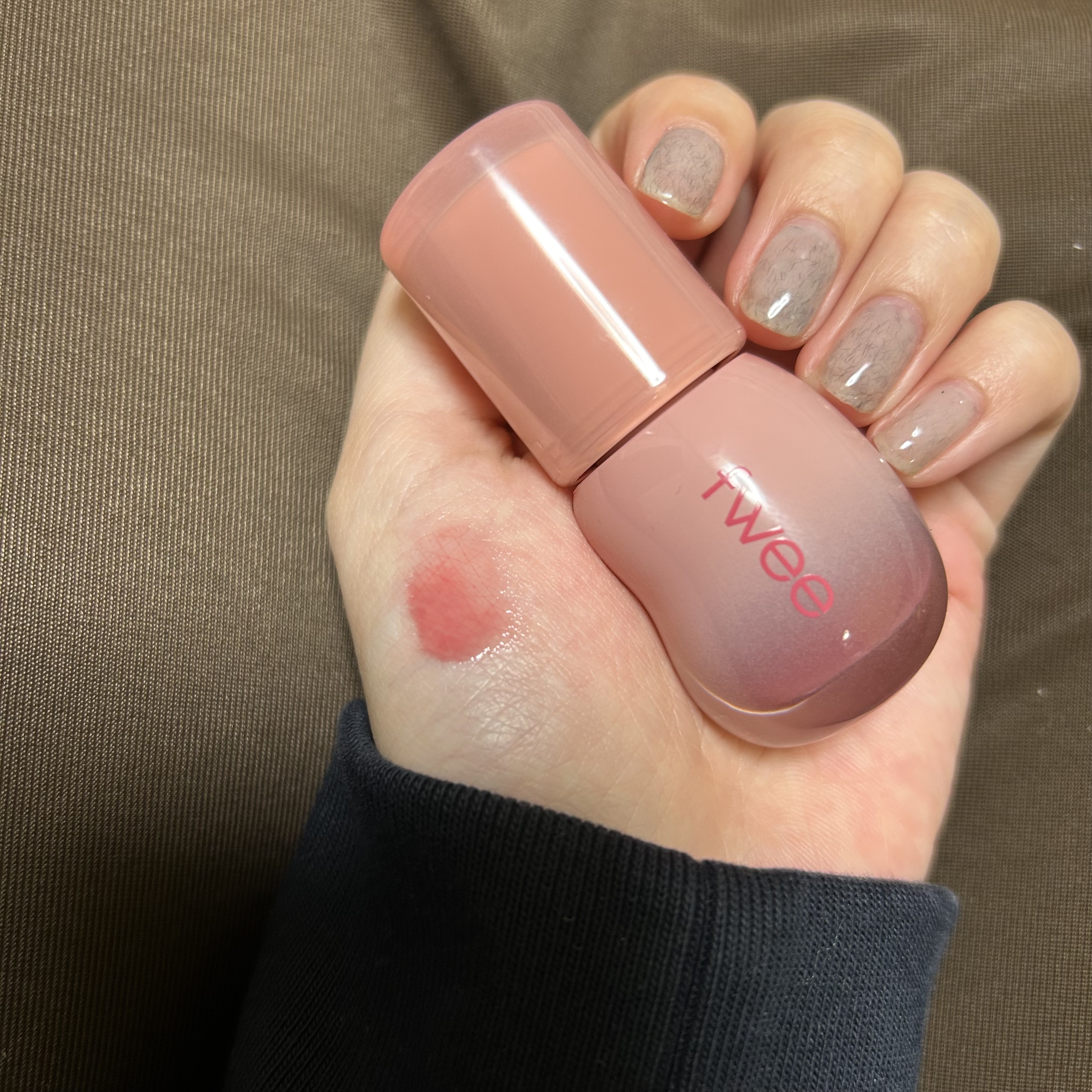 フィー 3Dボリューミンググロス B16 ローズヒップ 70％/fwee/リップグロスを使ったクチコミ（2枚目）