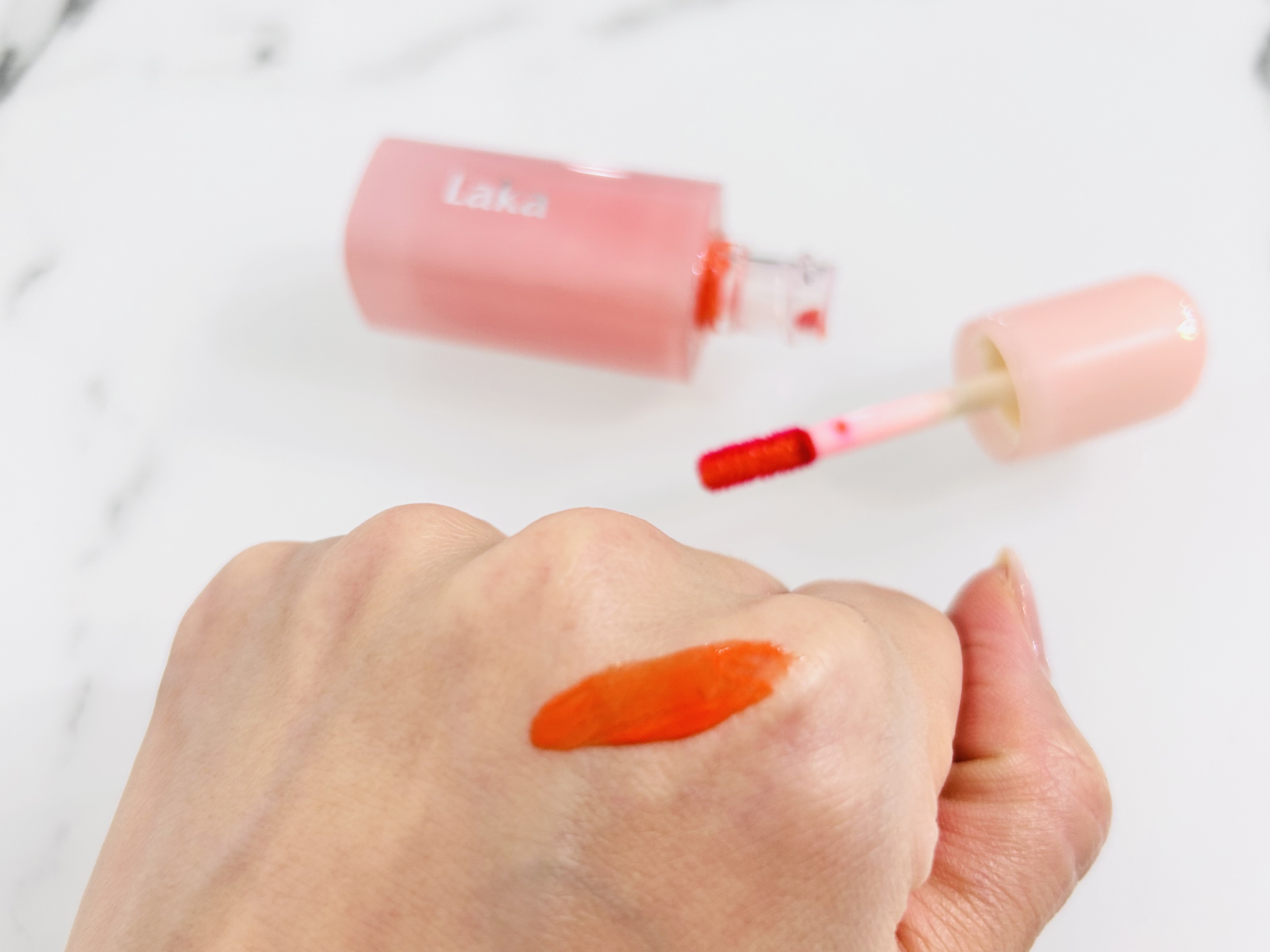 ポッピングバルーンティント｜Lakaの効果に関する口コミ - 透き通る水