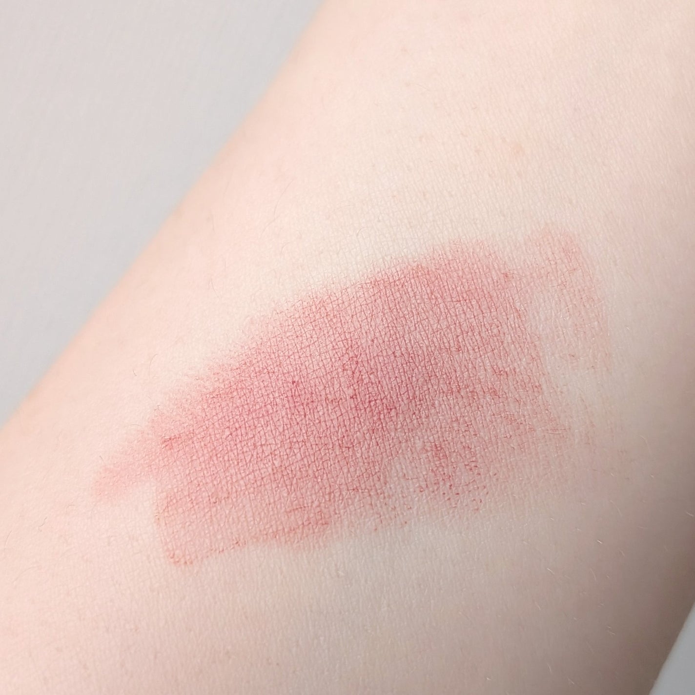 モノクローム ウェイトレス リップカラー(スムース ナイロン)/PRADA BEAUTY/口紅を使ったクチコミ(3枚目)