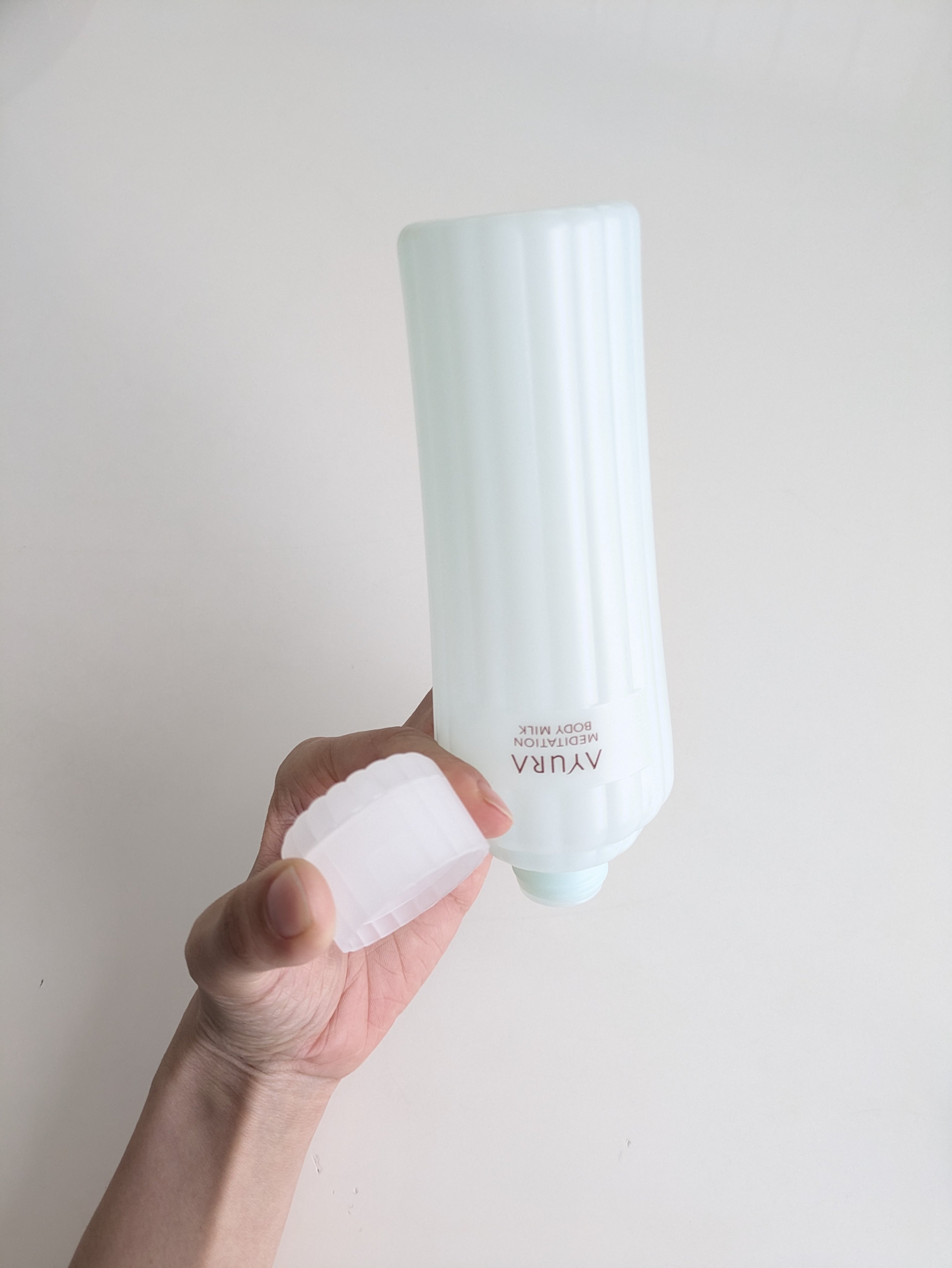 #使い切り
#使い切りコスメ
#使いきり
#使いきりコスメ
#ガチレビュー
#本音レビュー

使い切りました〜！！
すっごくいい香りするし、香りがお肌に残るので、
子どもからも好評でした。
ミルクタイプなので、通年使いやすいですが、乾燥し始