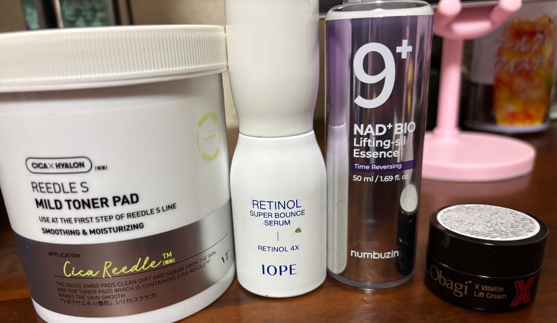 今日の保湿〜

今日は休日出勤でめちゃくちゃ疲れたから…

簡単に保湿して寝る😴

お風呂上がりにダルバのミスト使って

その後にVTリードルショットシナジースパークリングトナーパッドで角質オフ

numbuzin9番 NMNバイオリフト