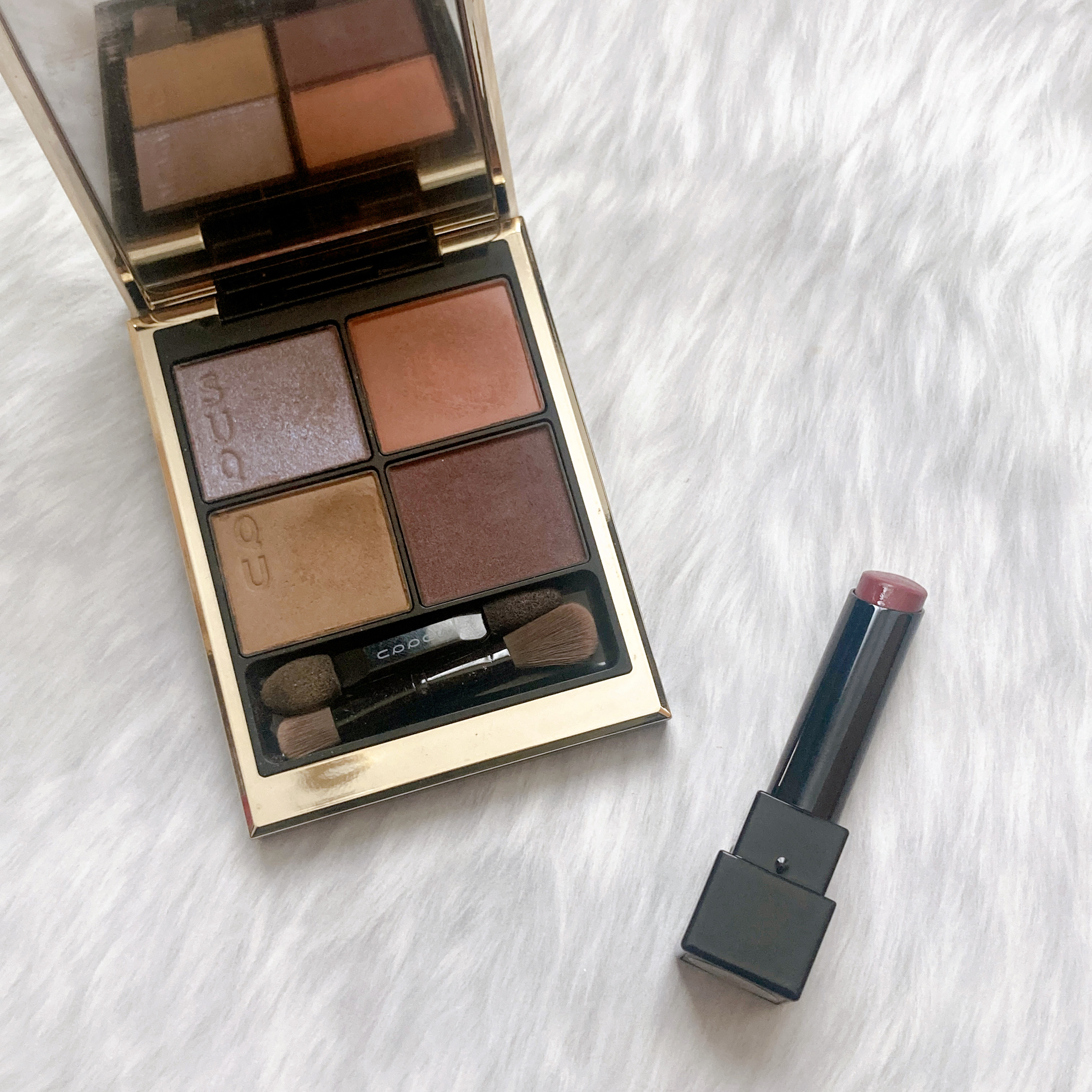 最近のマイブームはピンクかもしれん🎀

今日もピンク系のアイシャドウを使ってメイク！

アイメイクは
・右上をまぶた全体に広げる
・左下を二重幅にぼかす
・右下を上の目のキワと下目尻のキワに入れる
・左上を涙袋に入れる
の定番の使い方です