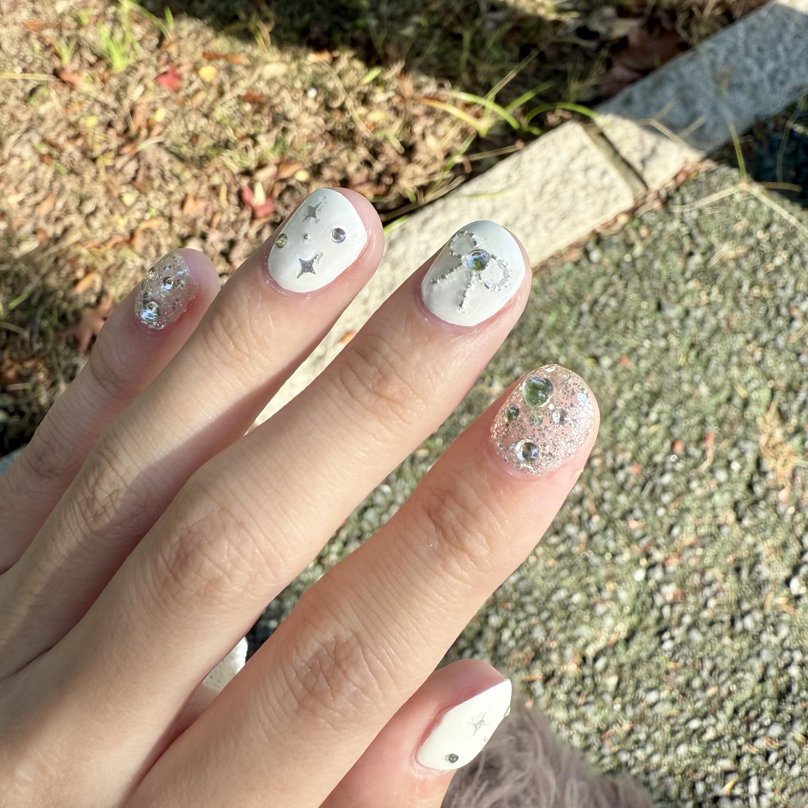 【今月のネイル】


今月はホワイトネイルにしてみました！

シンプルでオシャレ！

ニットを着る季節になってきたので合わせてかわいい！

来月はクリスマスネイルしたいな〜！🎅🏻🎀



#ニット映えネイル #ネイル #ネイルデザイン