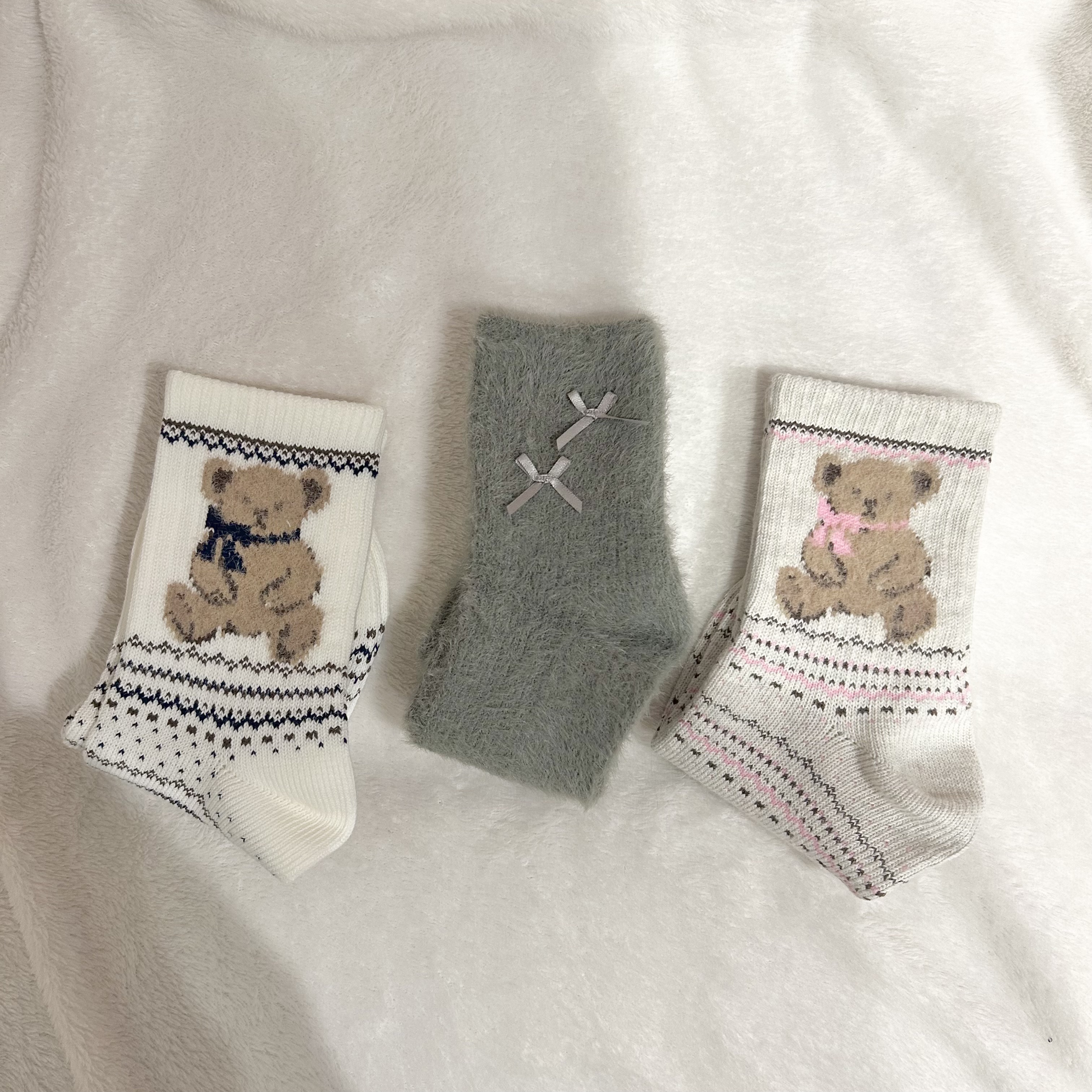 秋冬靴下購入🧦💘

チュチュアンナの3足1200円✨

毎回選ぶのが楽しいですよね🤭

冬柄のくまちゃんが可愛すぎて
3足全部揃えようかなと思ったくらい🤣
これでお仕事モチベ上げて頑張れそう🧸

悩んだ結果、合わせやすいグレーと
