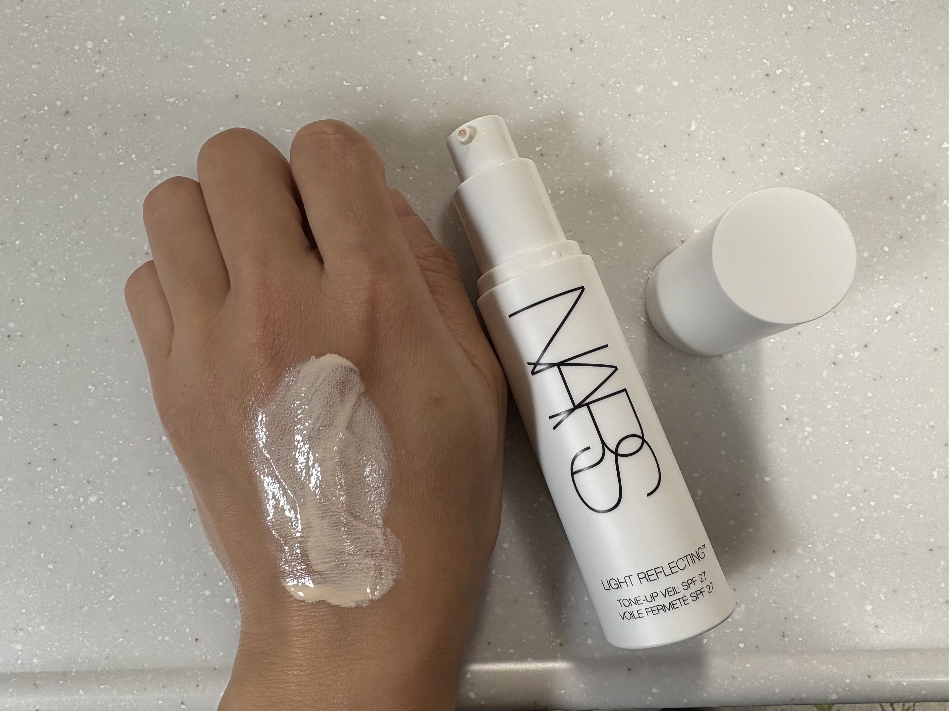 ライトリフレクティング　トーンアップヴェール/NARS/化粧下地を使ったクチコミ（3枚目）