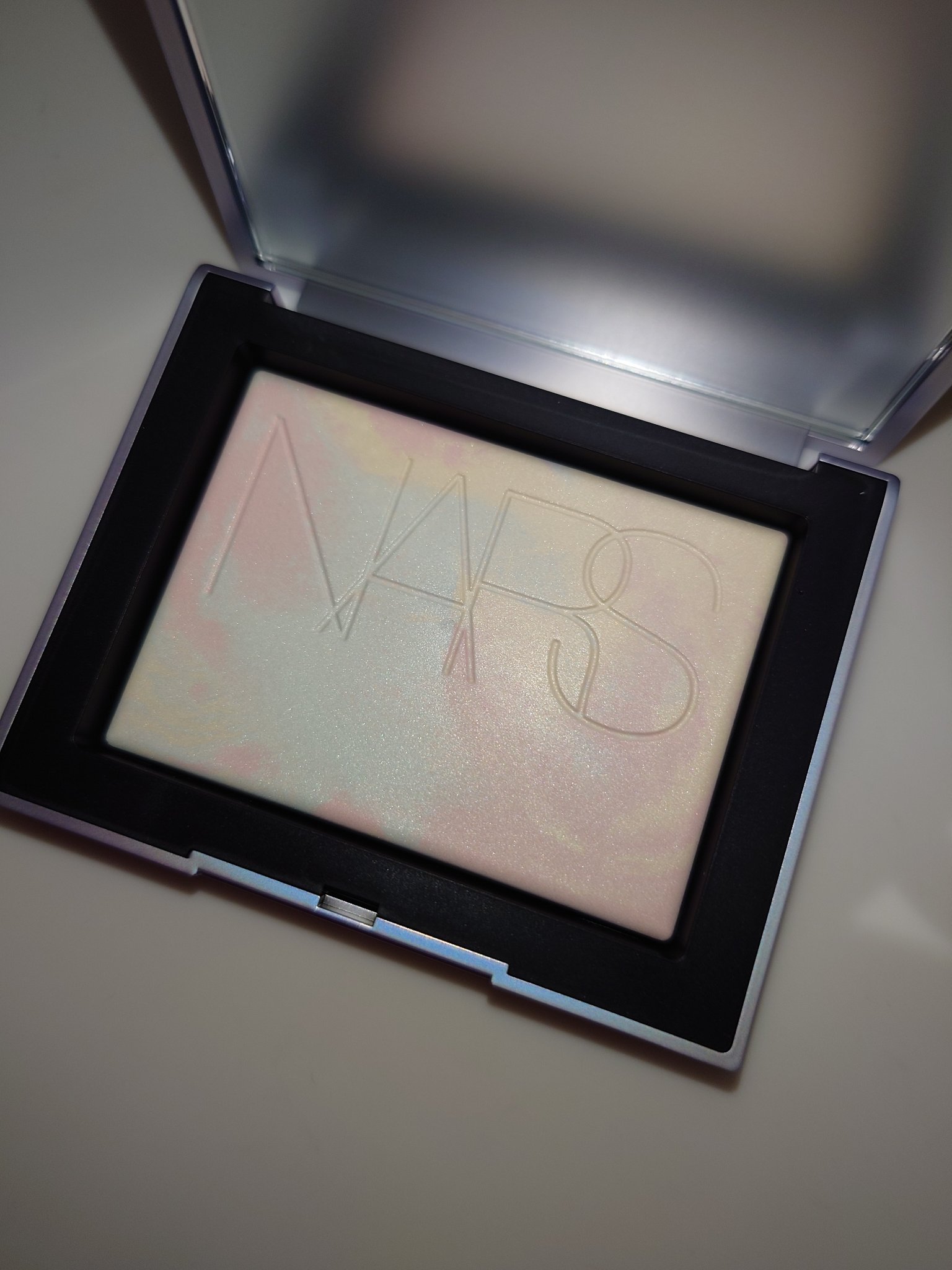 ライトリフレクティング プリズマティックパウダー/NARS/プレストパウダーを使ったクチコミ（2枚目）