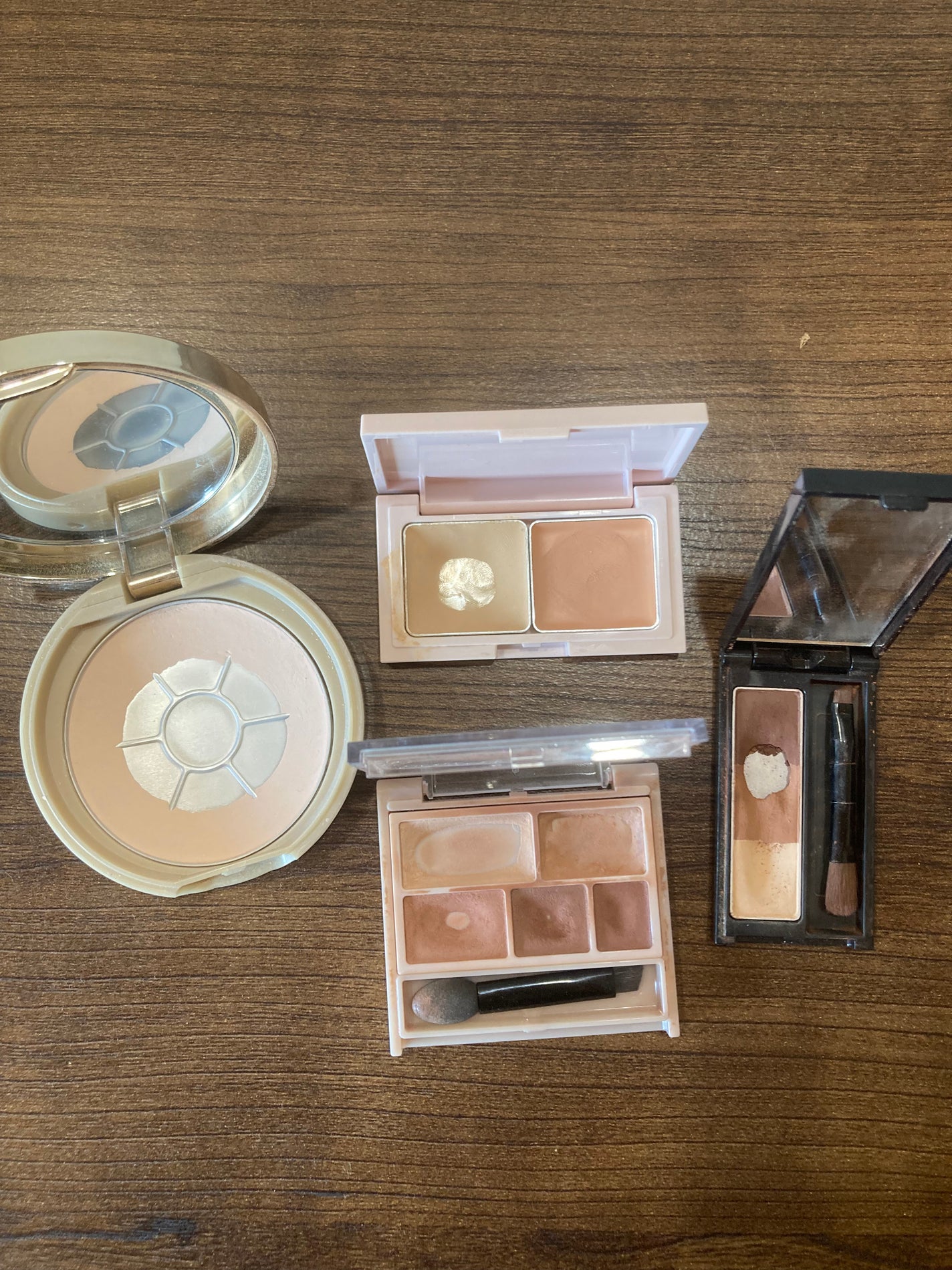 megane_gloss_svxu on LIPS 「大量にコスメ断捨離したから、そこ見えコスメもあんま残ってない🤣..」(2枚目)