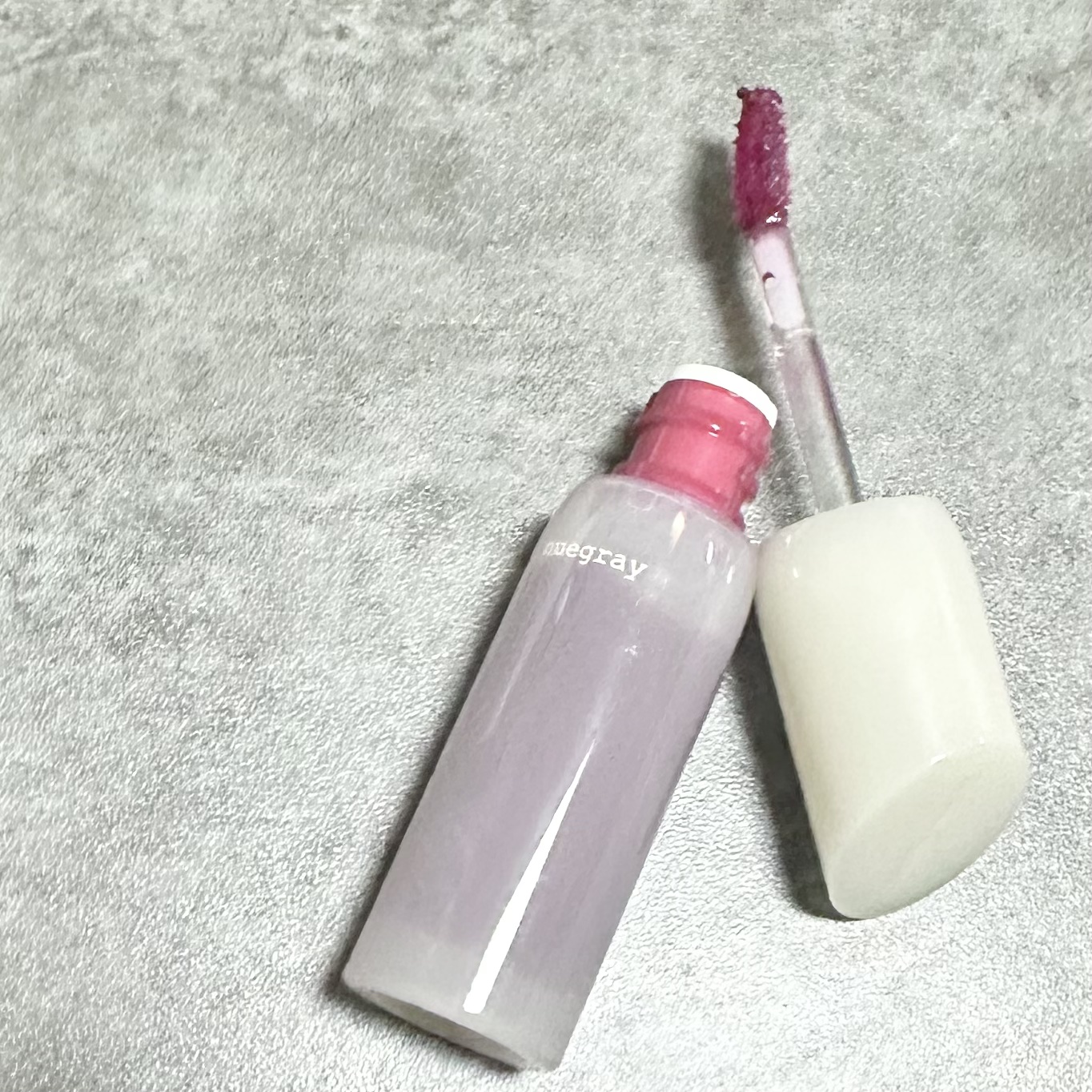 nuegray ヌグローウィリキッドのクチコミ「冬に映えるベリーカラーのリップ🍓
色持ち抜群🩷
サラッとしたテクスチャーで色が密着
すぐにティ.....」（3枚目）