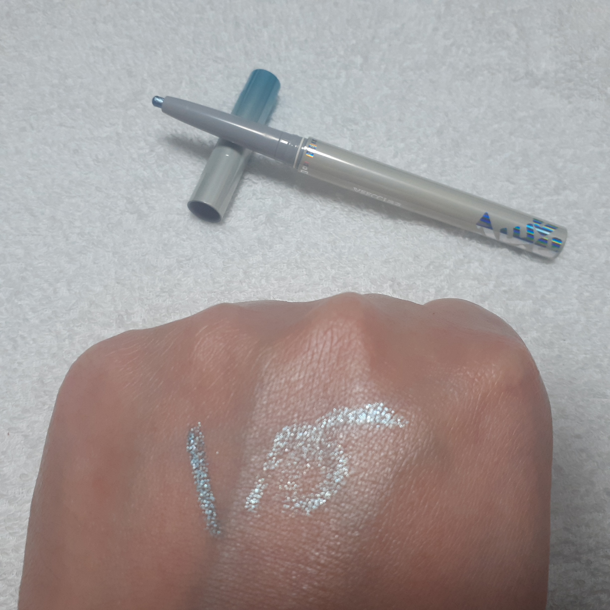 アイリスラメライナー/VEECCI/リキッドアイライナーを使ったクチコミ（3枚目）