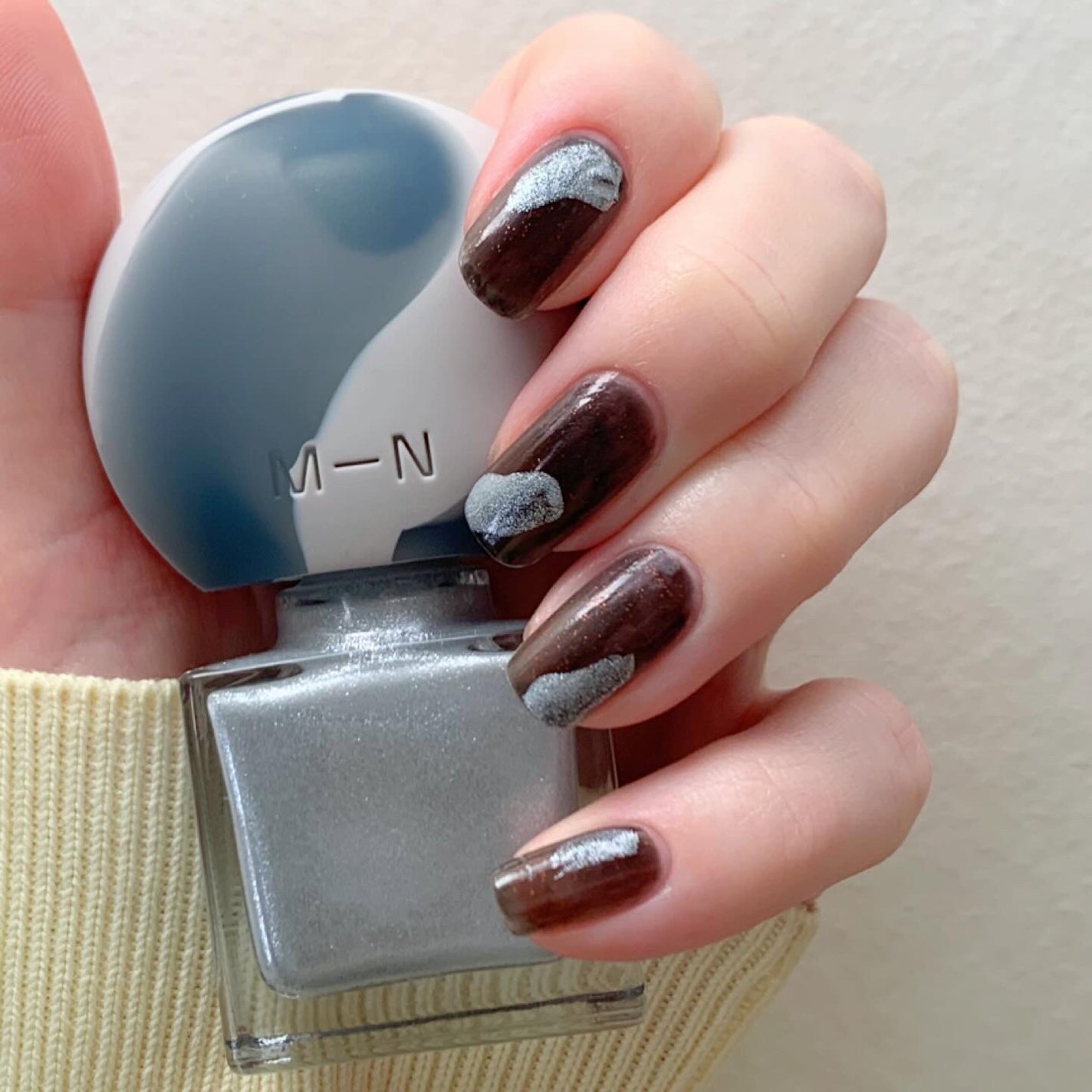 yomogi on LIPS 「MNクリーチャーズネイル05YETI発色の良いメタリックシルバ..」(1枚目)