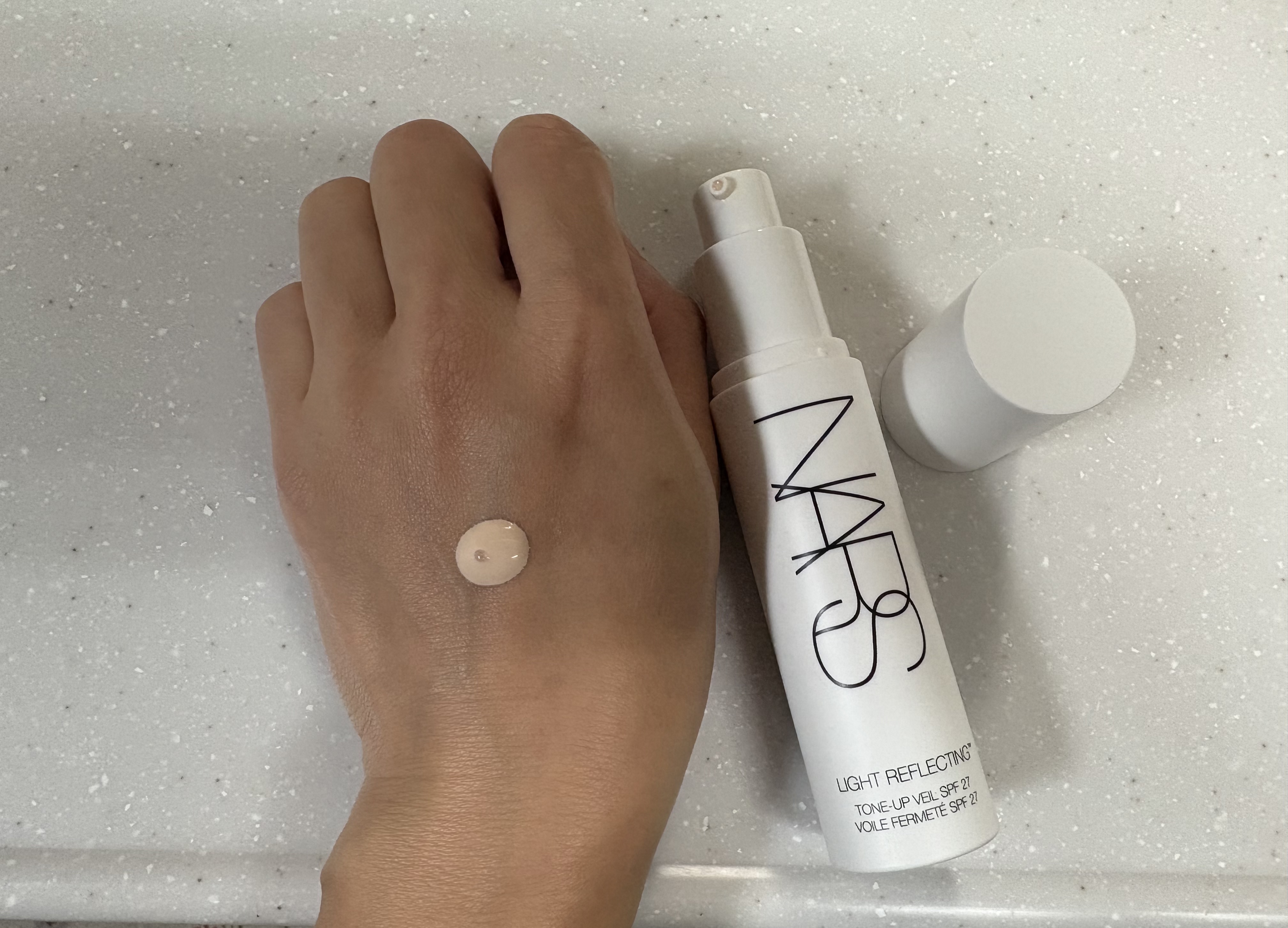 ライトリフレクティング　トーンアップヴェール/NARS/化粧下地を使ったクチコミ（2枚目）